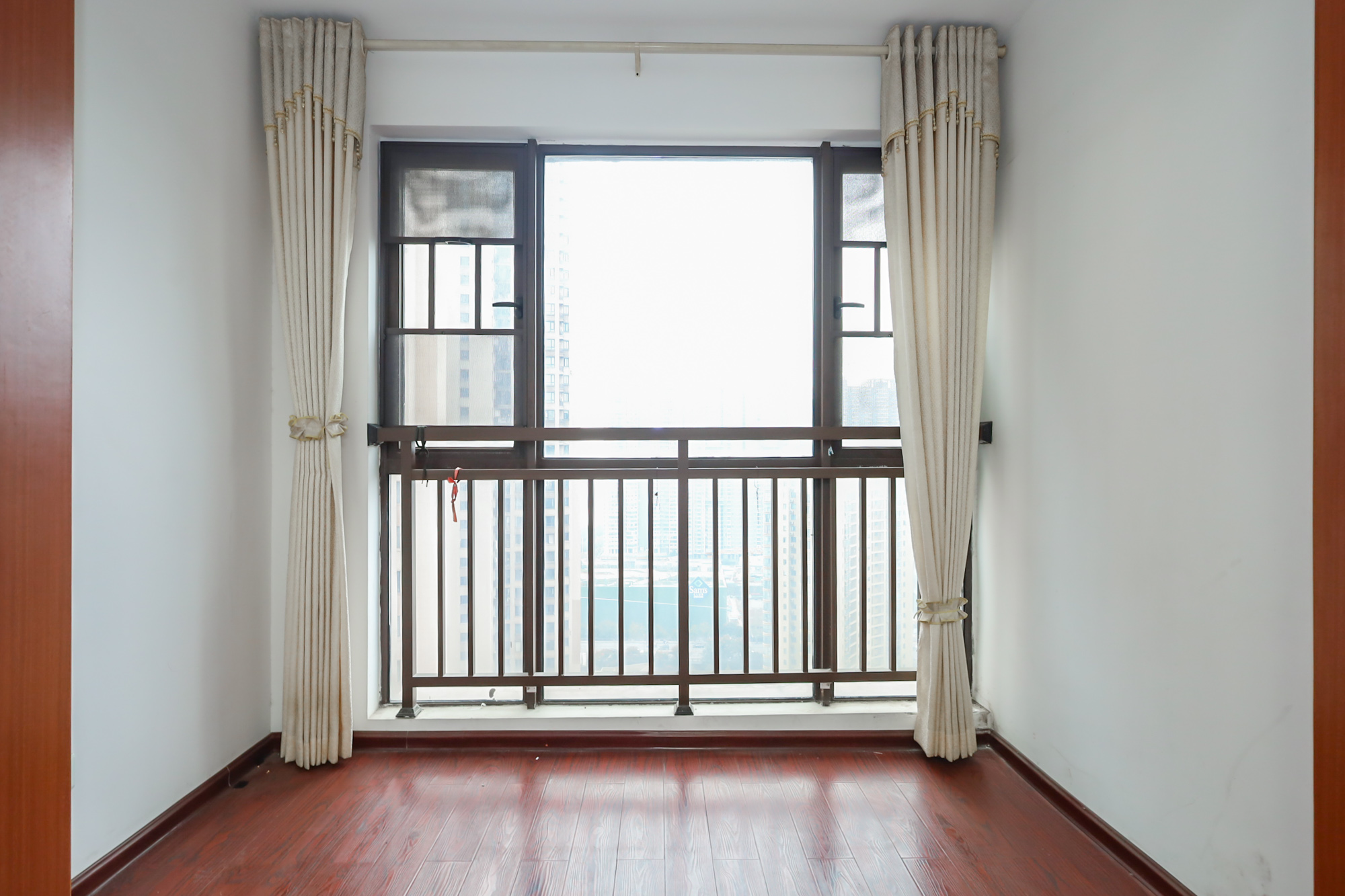 世茂外滩里(世茂铂翠湾三期) 3室2厅1卫 145.0万 世茂外滩里(世茂铂翠湾三期) 3室2厅1卫 145.0万阳台