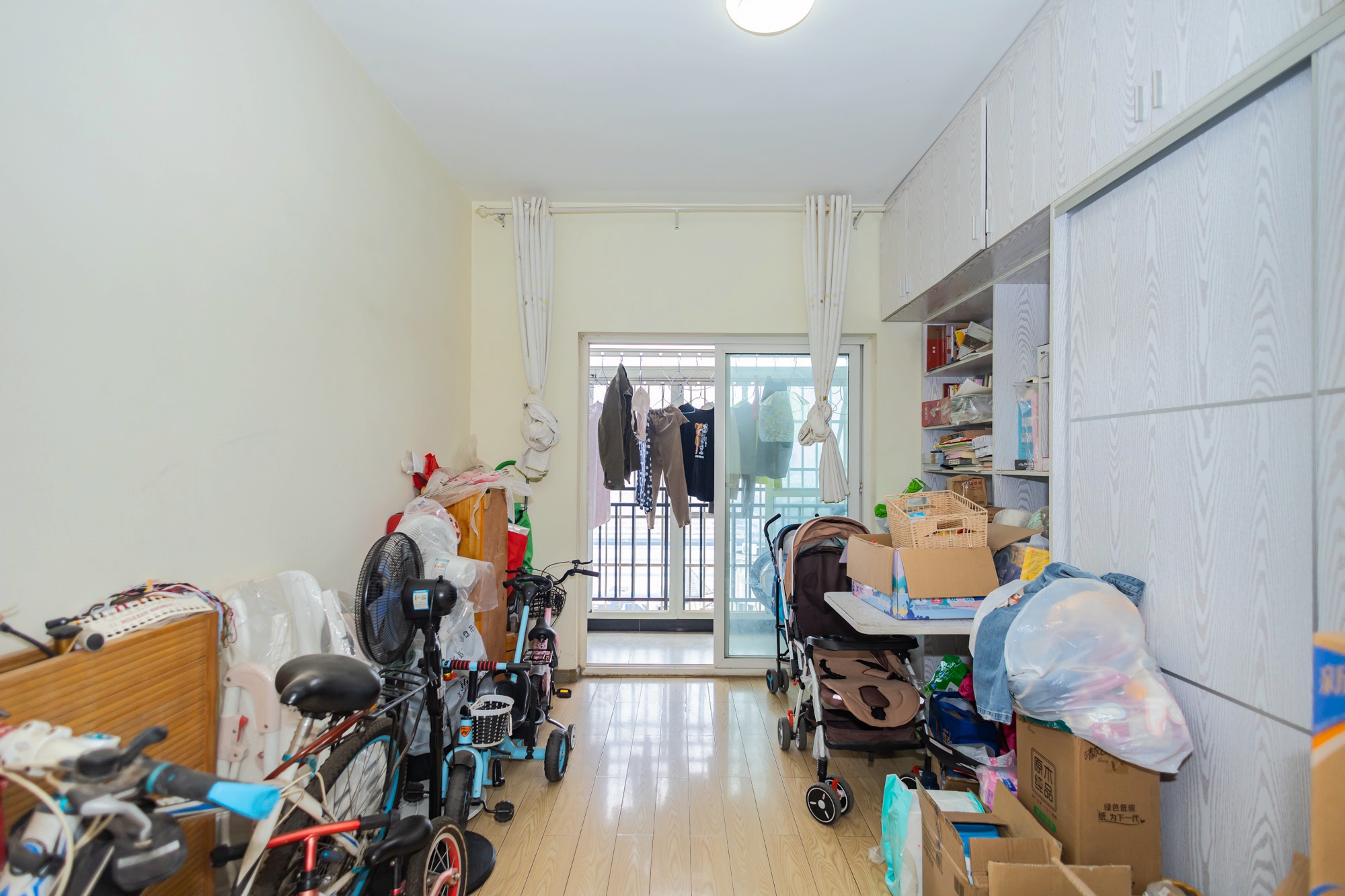 幸福洋房  4室2厅2卫   89.80万卧室
