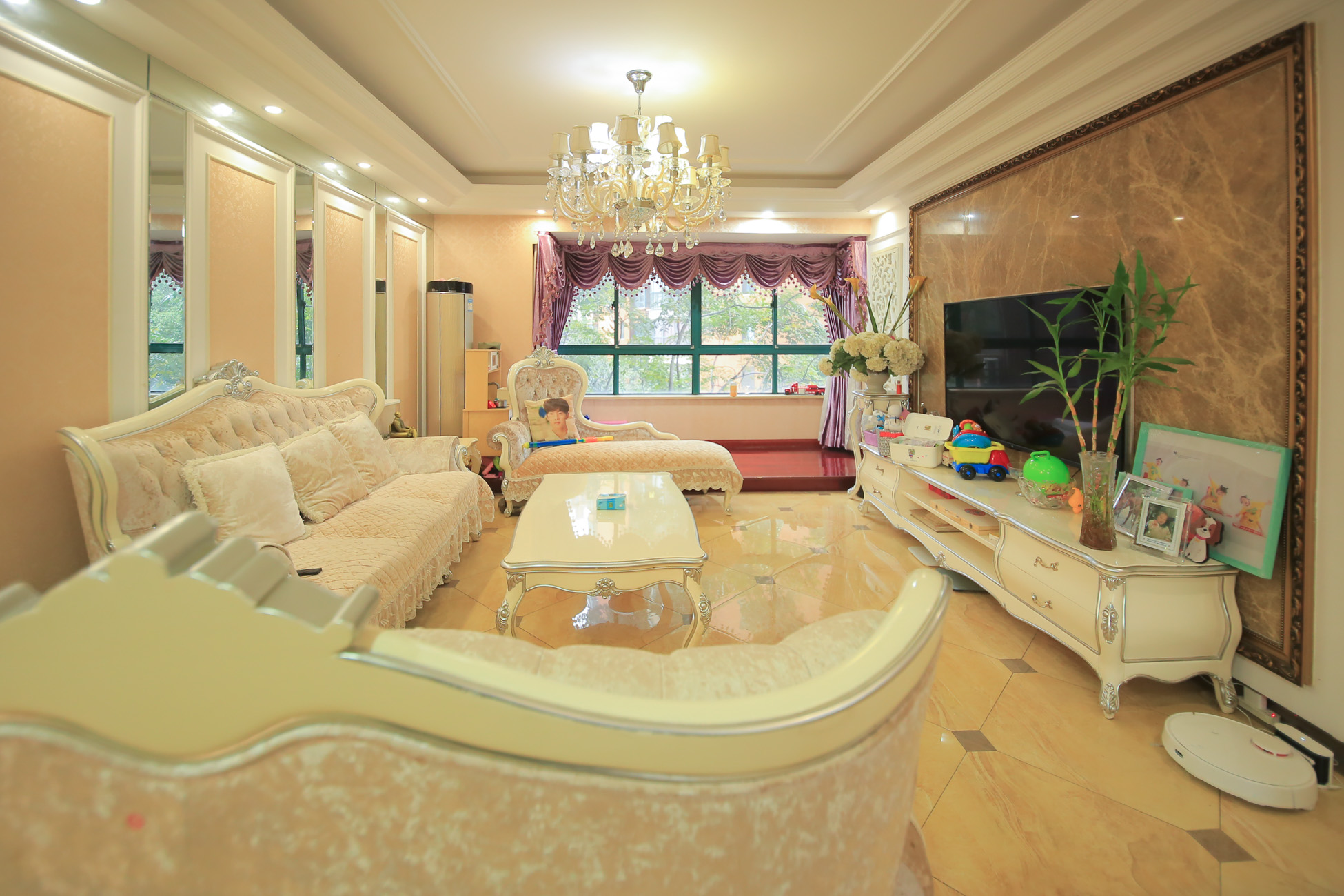 华盛世纪新城  3室2厅2卫    118.0万客厅