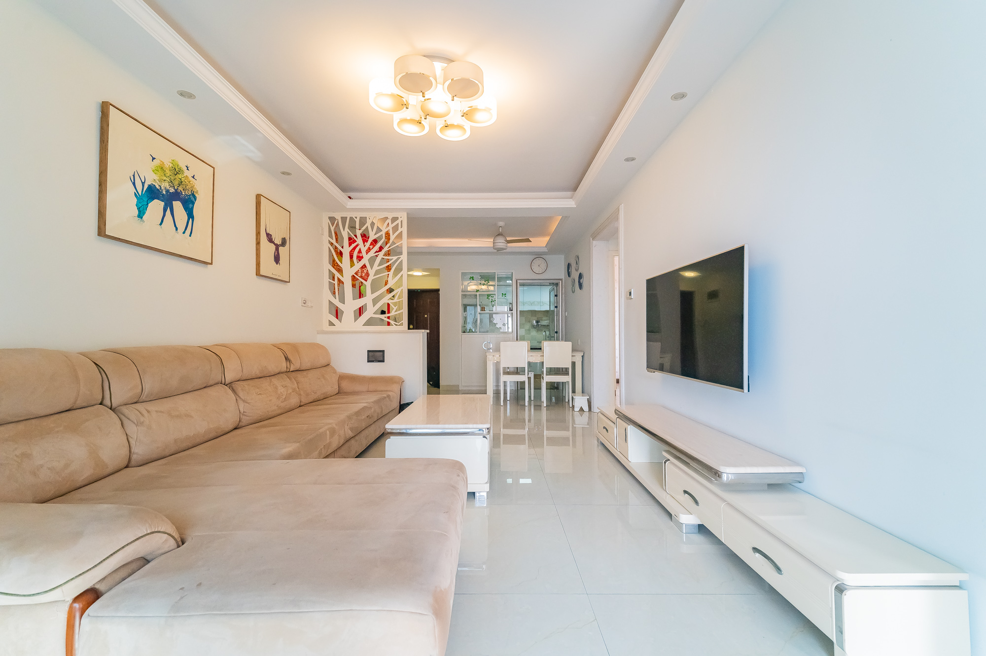 华润置地广场一期 3室2厅1卫 85.0万 华润置地广场一期 3室2厅1卫 85.0万客厅