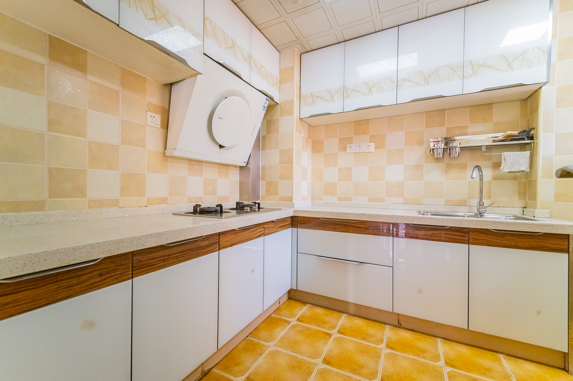 华润置地广场一期 3室2厅1卫 85.0万 华润置地广场一期 3室2厅1卫 85.0万厨房