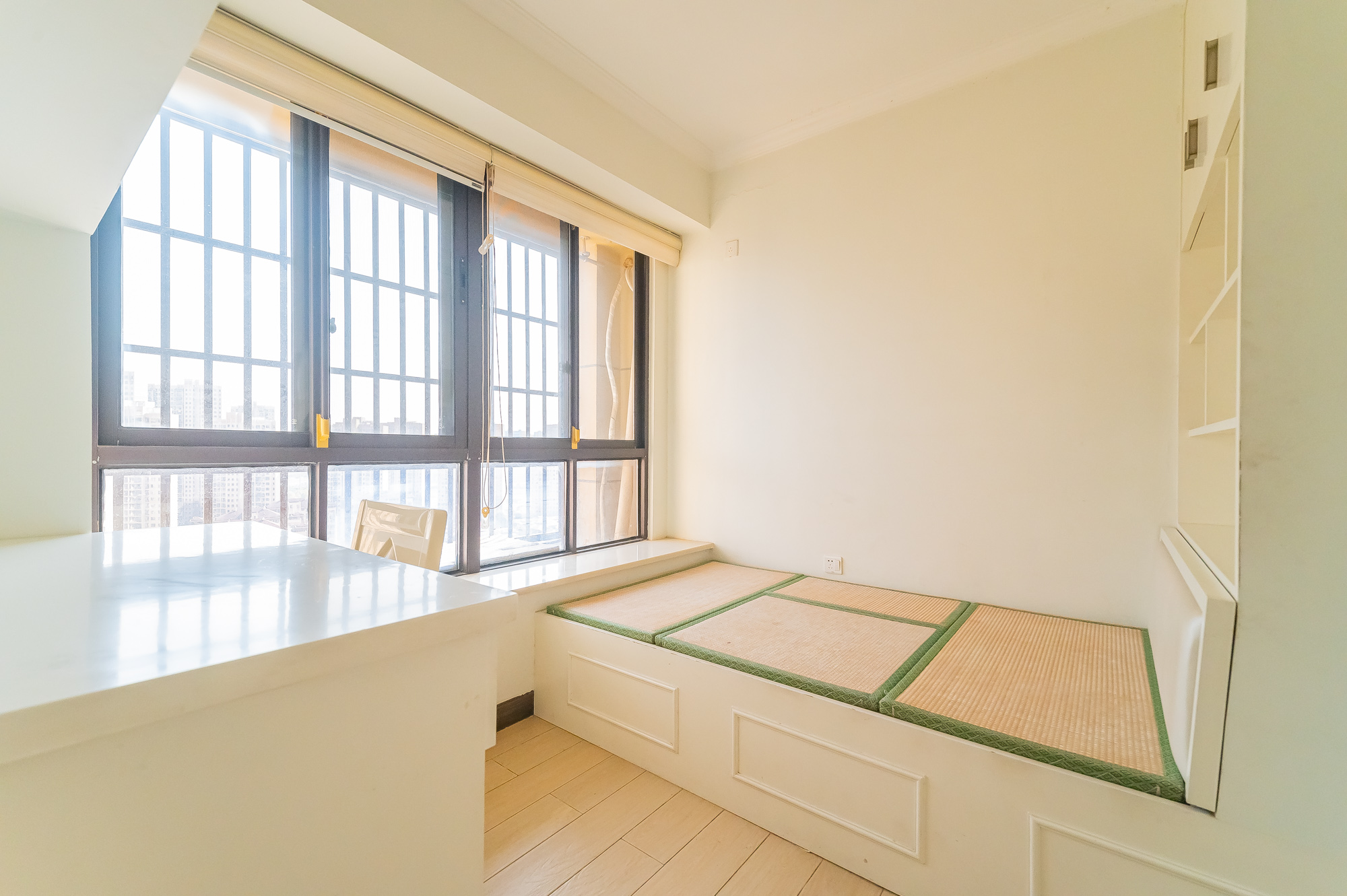 华润置地广场一期 3室2厅1卫 85.0万 华润置地广场一期 3室2厅1卫 85.0万卧室