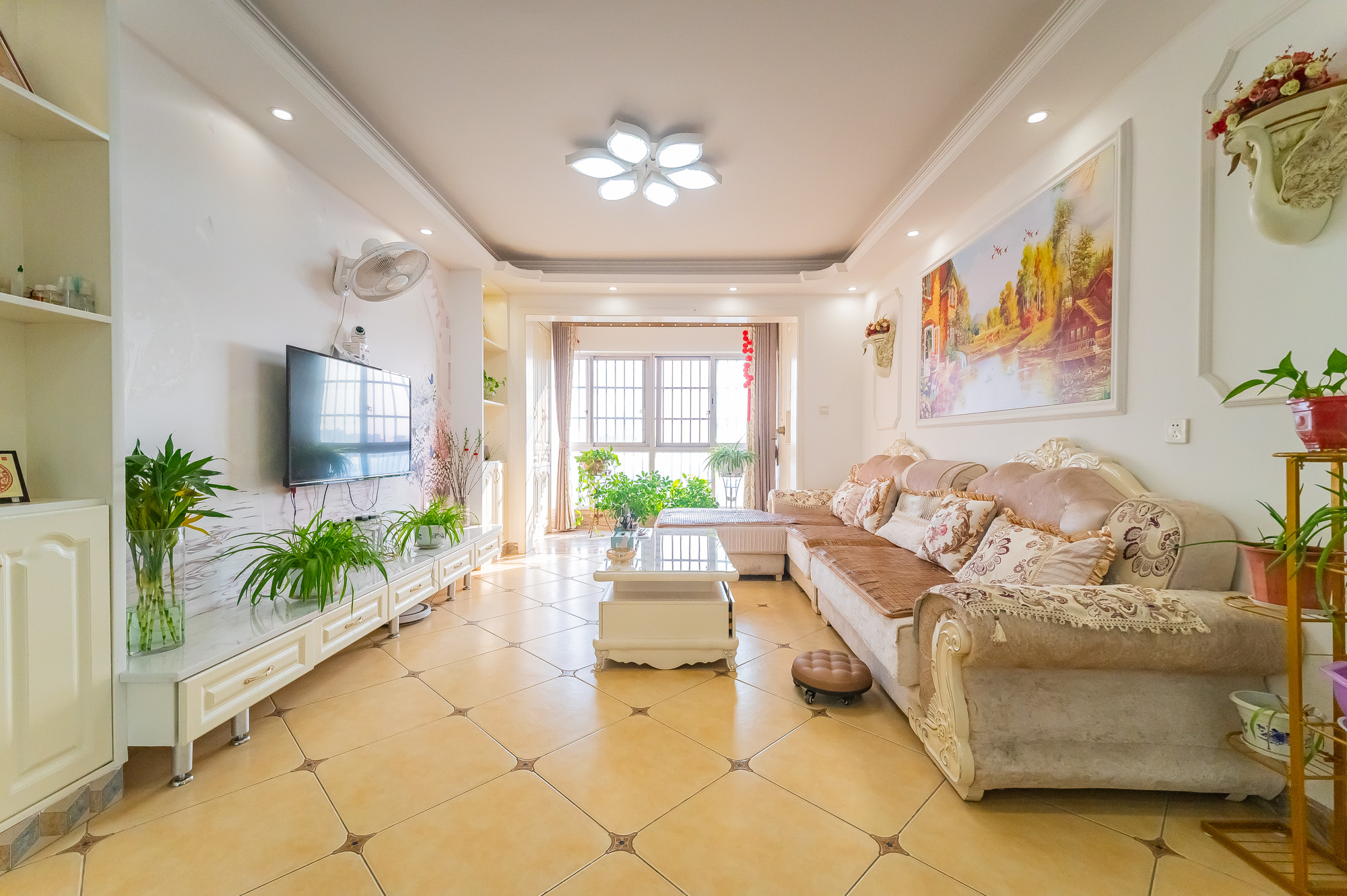 海伦春天 4室2厅2卫 100.0万 海伦春天 4室2厅2卫 100.0万客厅