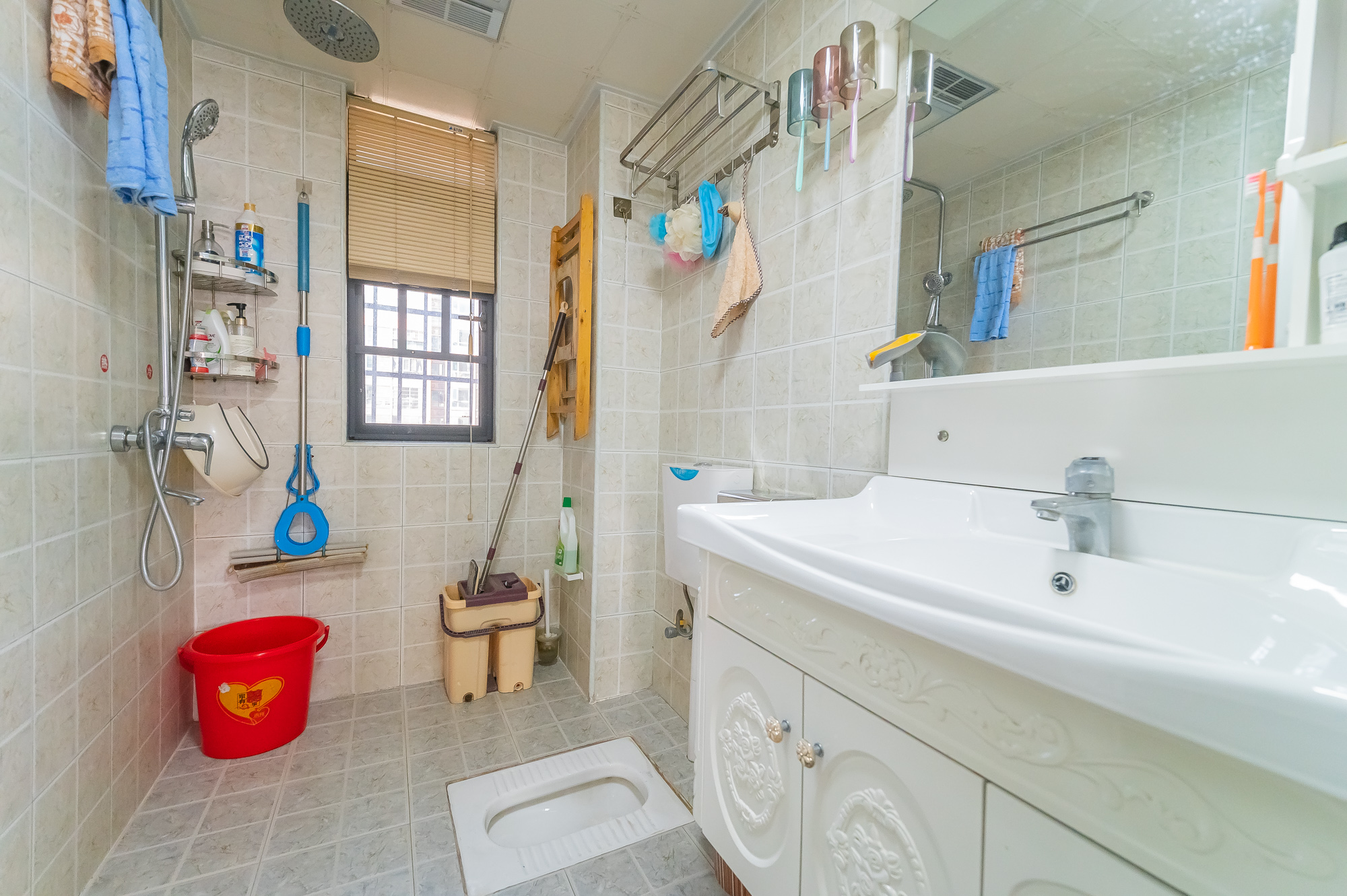 海伦春天 4室2厅2卫 100.0万 海伦春天 4室2厅2卫 100.0万卫生间