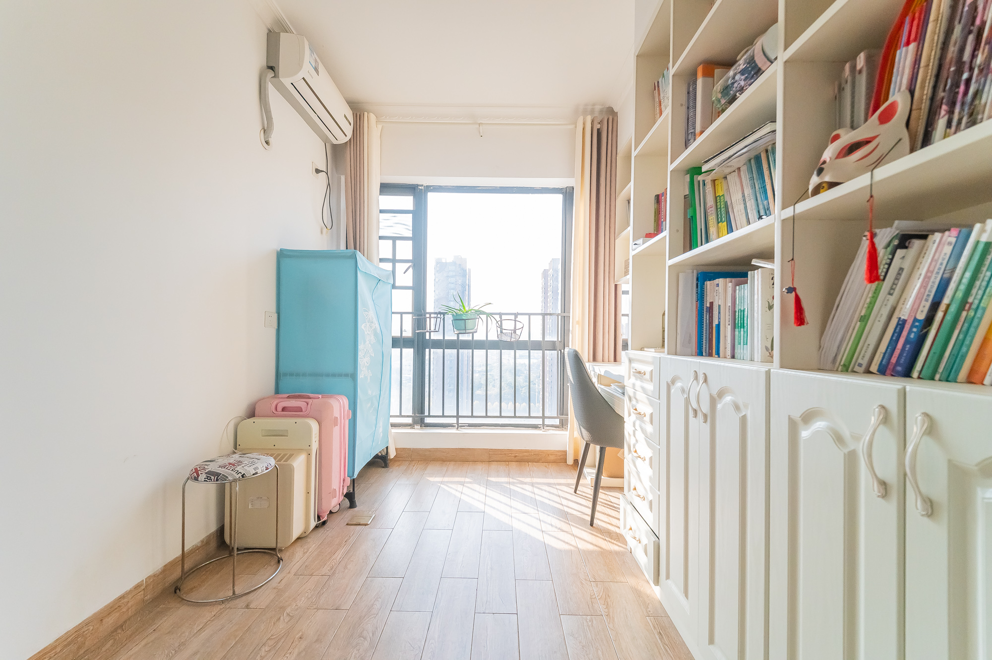 海伦春天 4室2厅2卫 100.0万 海伦春天 4室2厅2卫 100.0万卧室