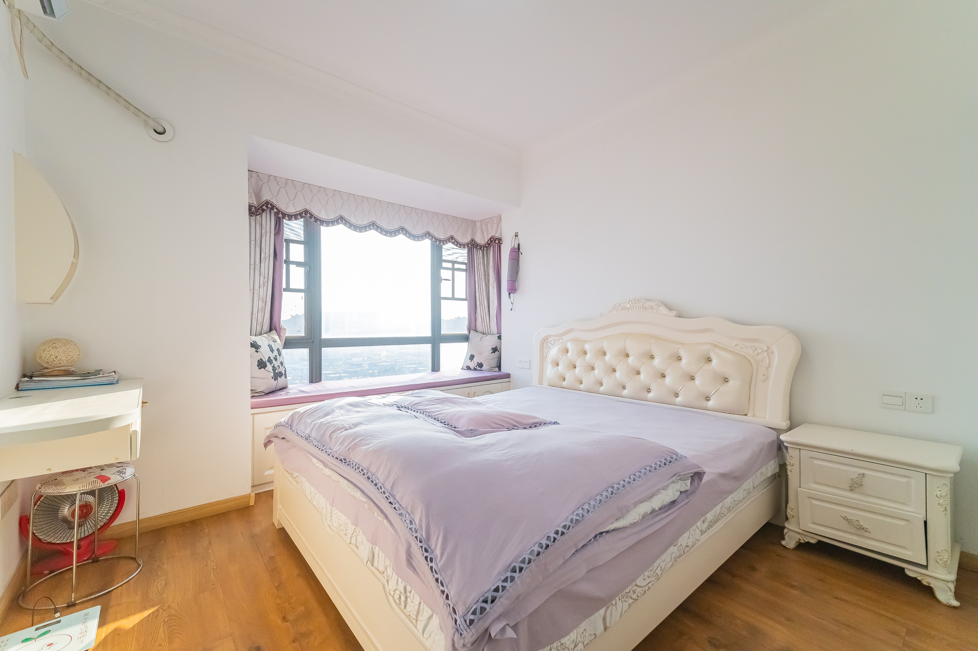 海伦春天 4室2厅2卫 100.0万 海伦春天 4室2厅2卫 100.0万卧室