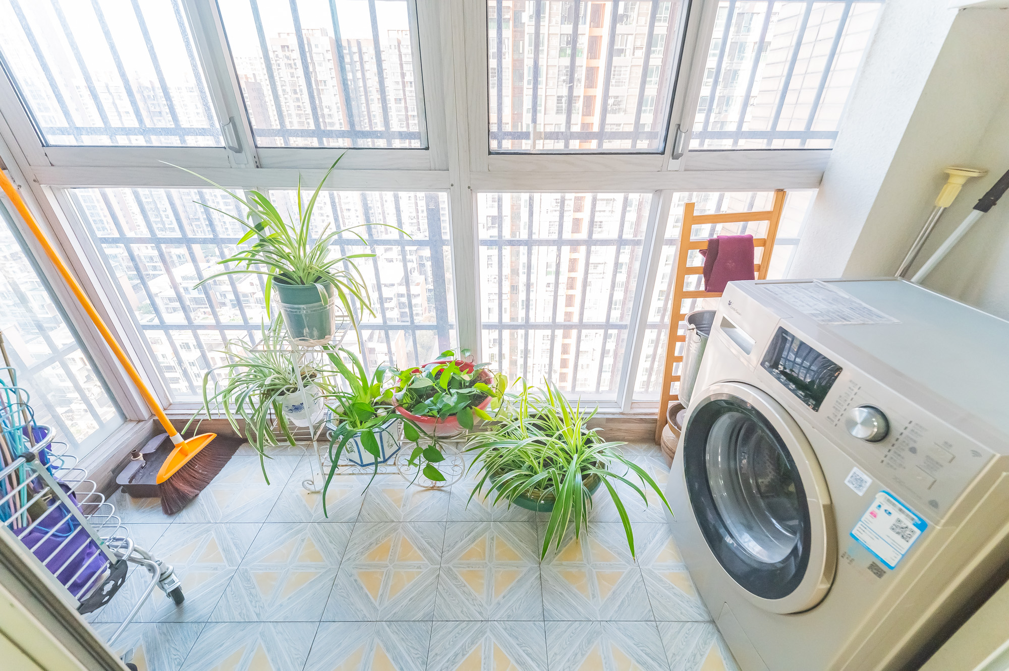 海伦春天 4室2厅2卫 100.0万 海伦春天 4室2厅2卫 100.0万阳台