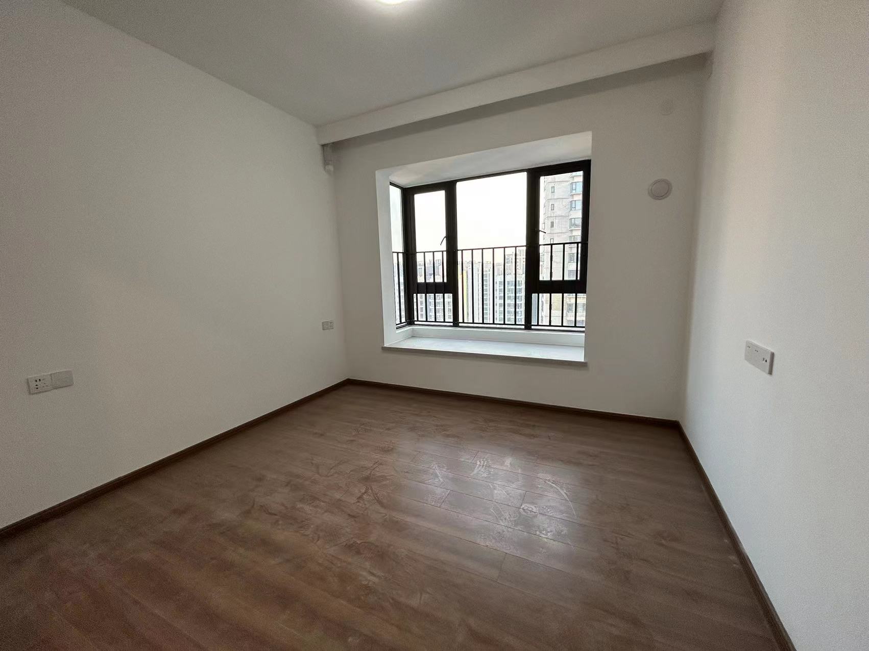 蓝溪谷 4室2厅2卫 81.8万 蓝溪谷 4室2厅2卫 81.8万室内图