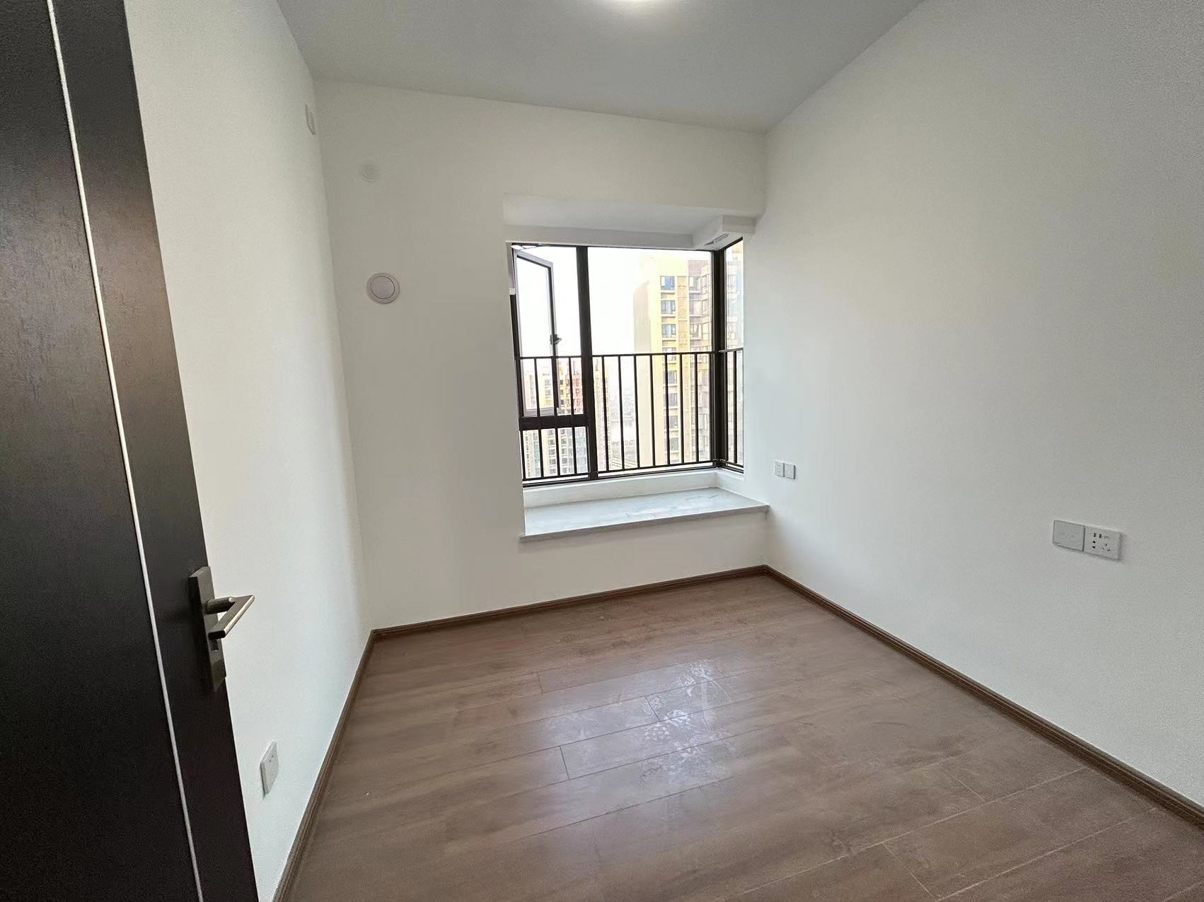 蓝溪谷 4室2厅2卫 81.8万 蓝溪谷 4室2厅2卫 81.8万室内图