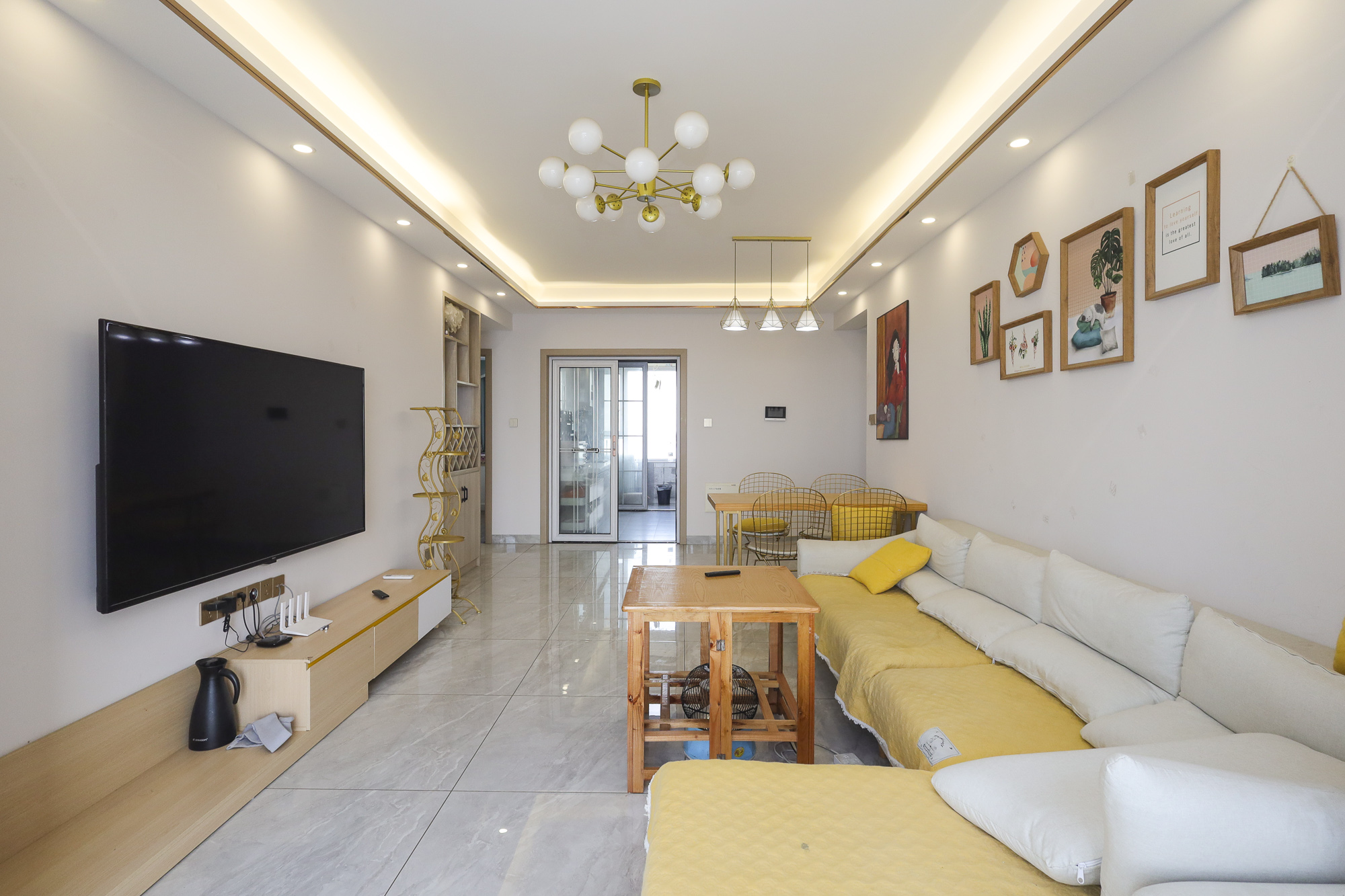 绿地海外滩二期 3室2厅1卫 80.0万 绿地海外滩二期 3室2厅1卫 80.0万客厅