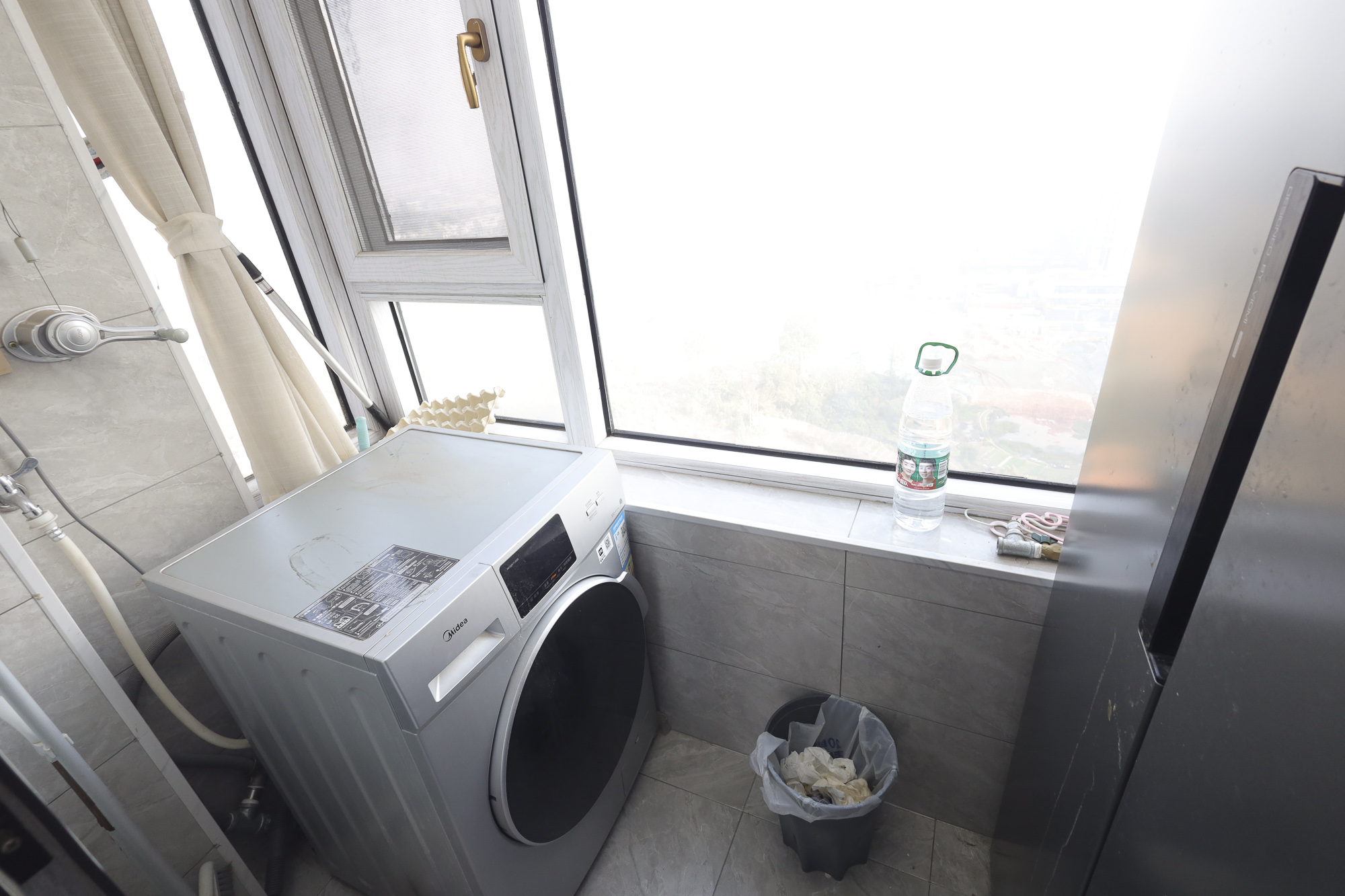 绿地海外滩二期 3室2厅1卫 80.0万 绿地海外滩二期 3室2厅1卫 80.0万阳台