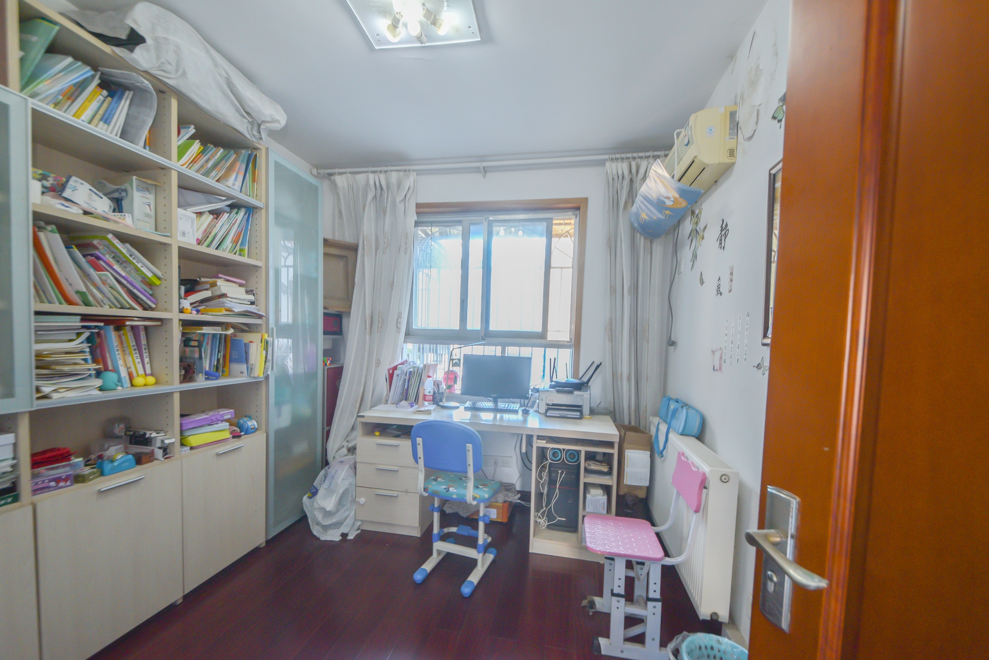 鸿园小区  4室2厅2卫   150.00万卧室