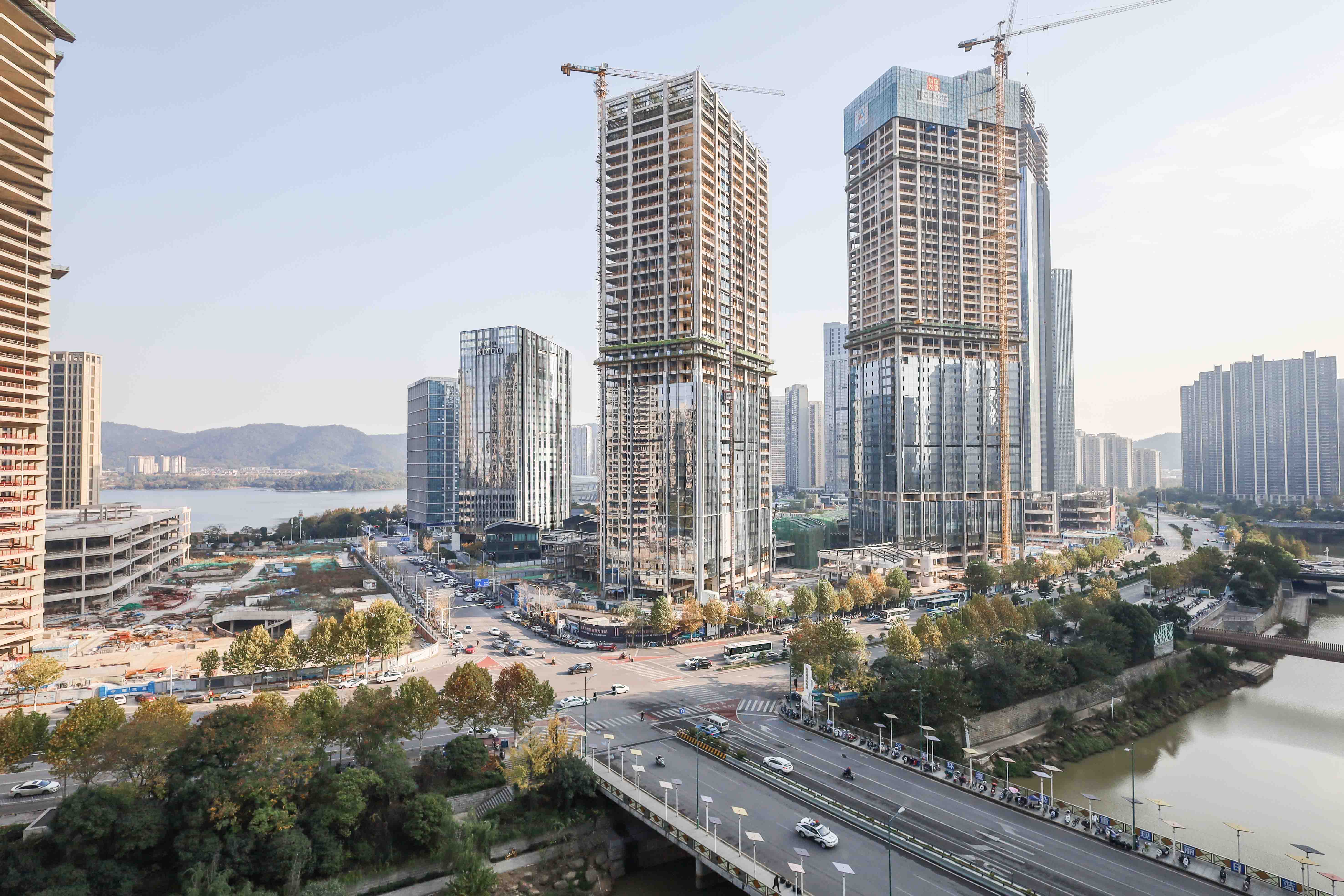 中国铁建梅溪青秀二期  3室2厅2卫   145.00万阳台