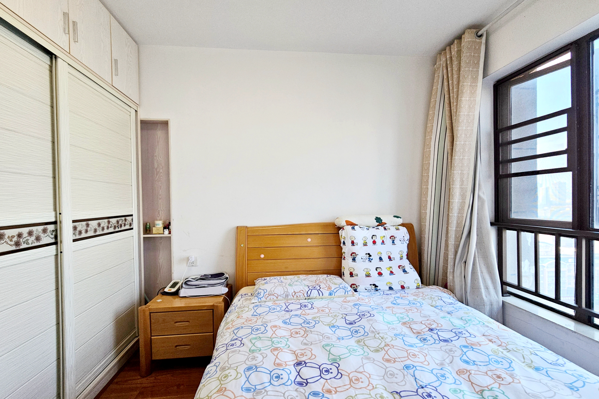 天下一家  3室2厅1卫    94.8万 天下一家  3室2厅1卫    94.8万卧室