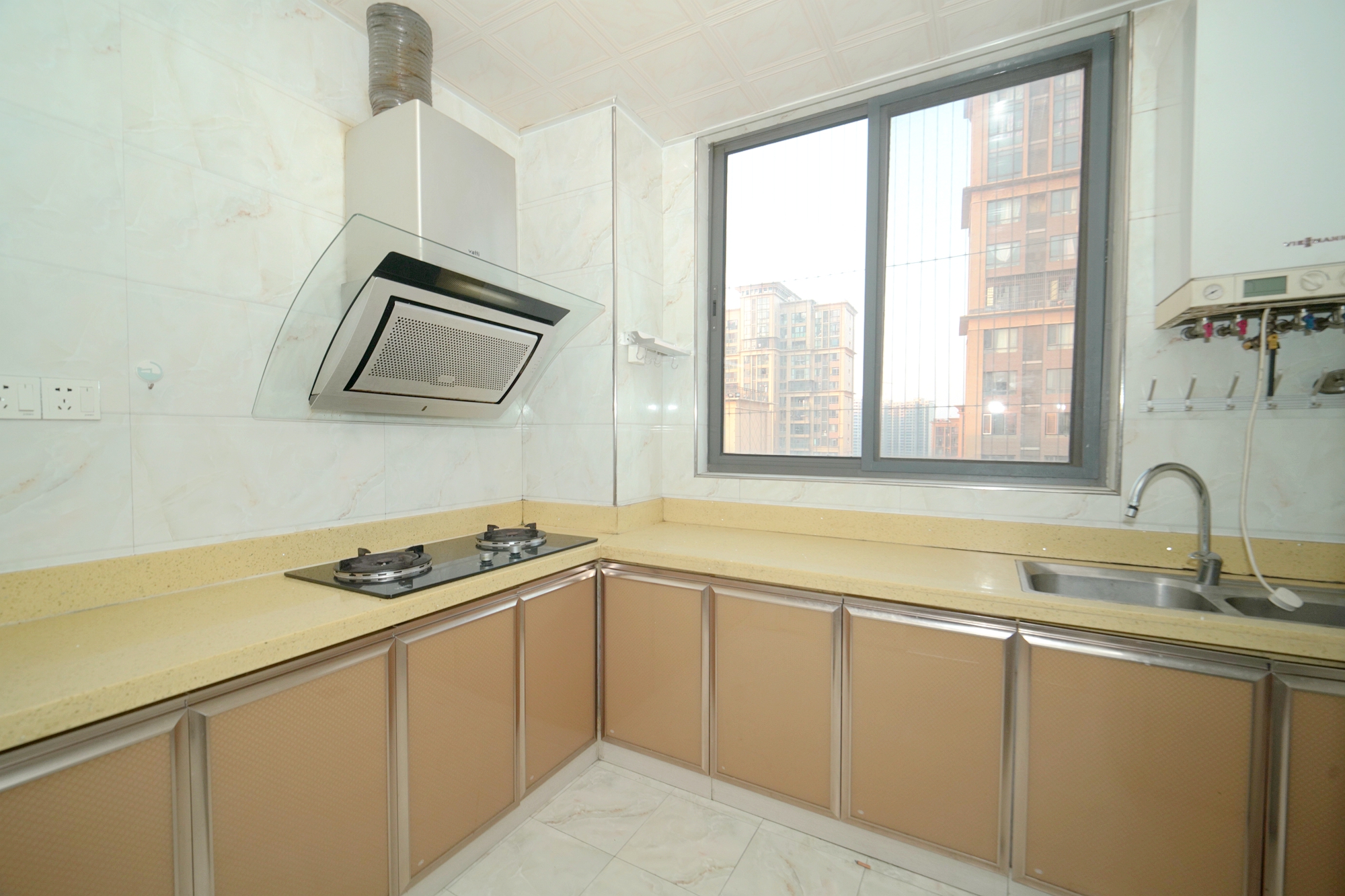 新华都万家城  3室2厅2卫    86.0万厨房