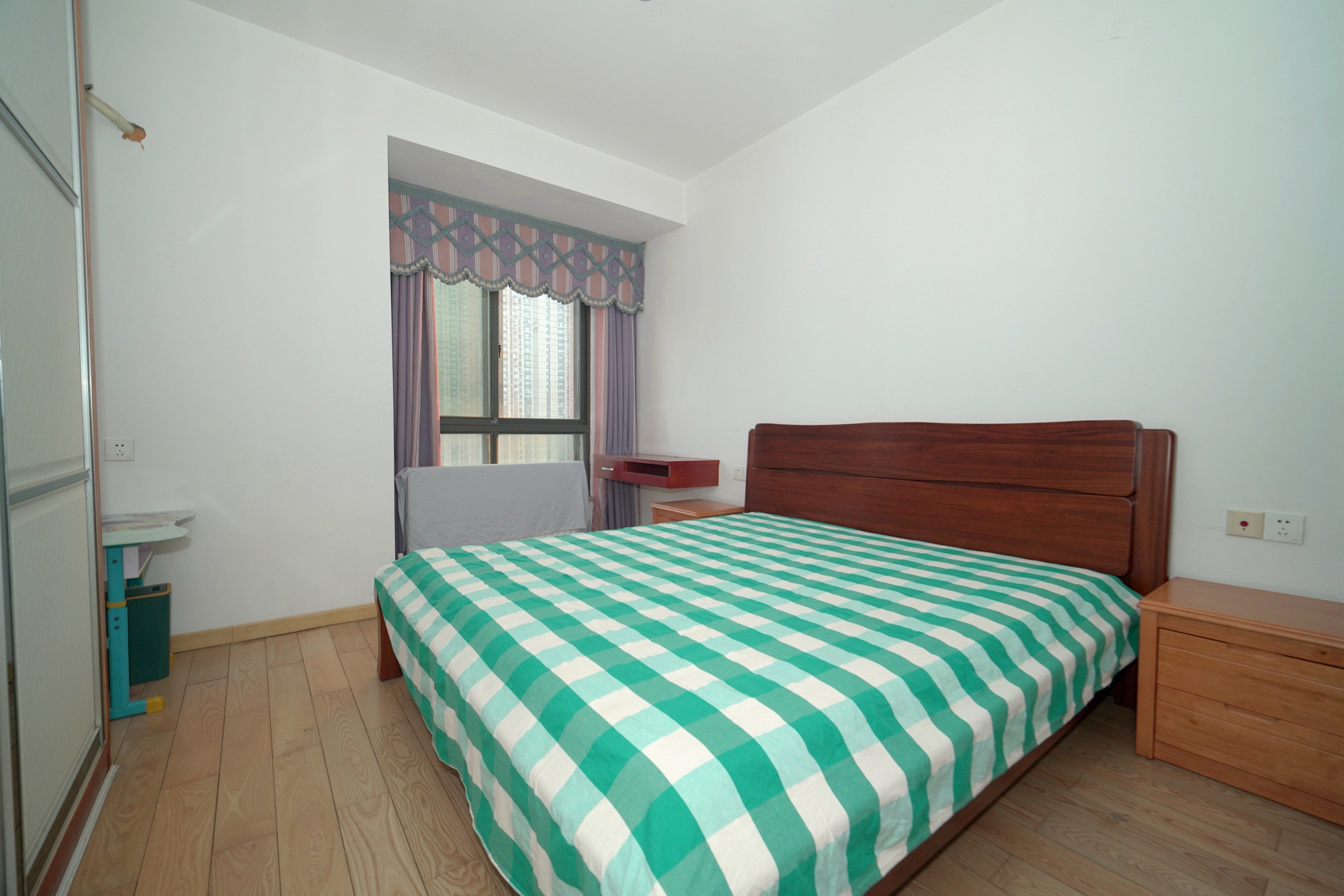 新华都万家城  3室2厅2卫    86.0万卧室