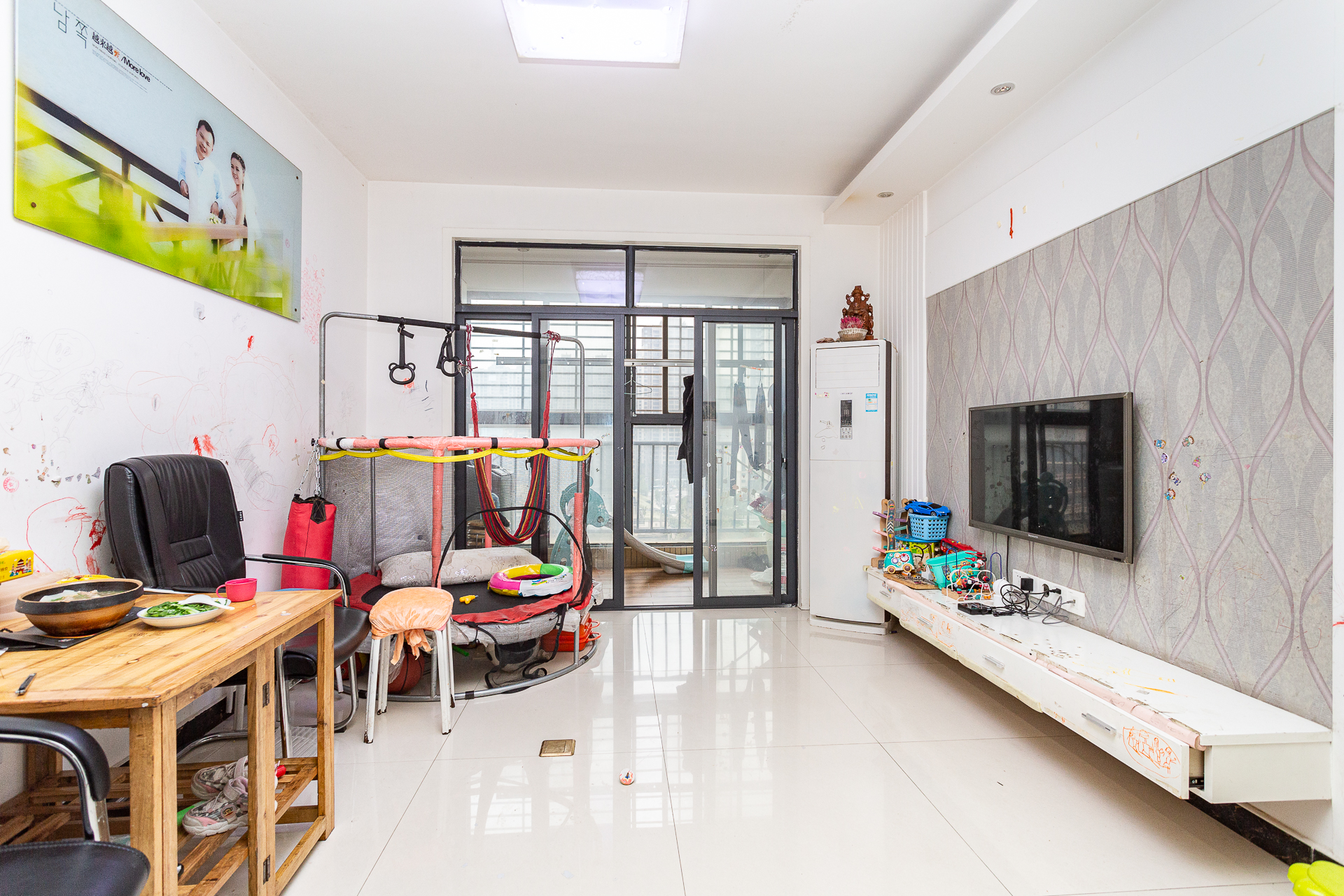 盛腾学林西岸  3室2厅1卫    81.0万 盛腾学林西岸  3室2厅1卫    81.0万客厅