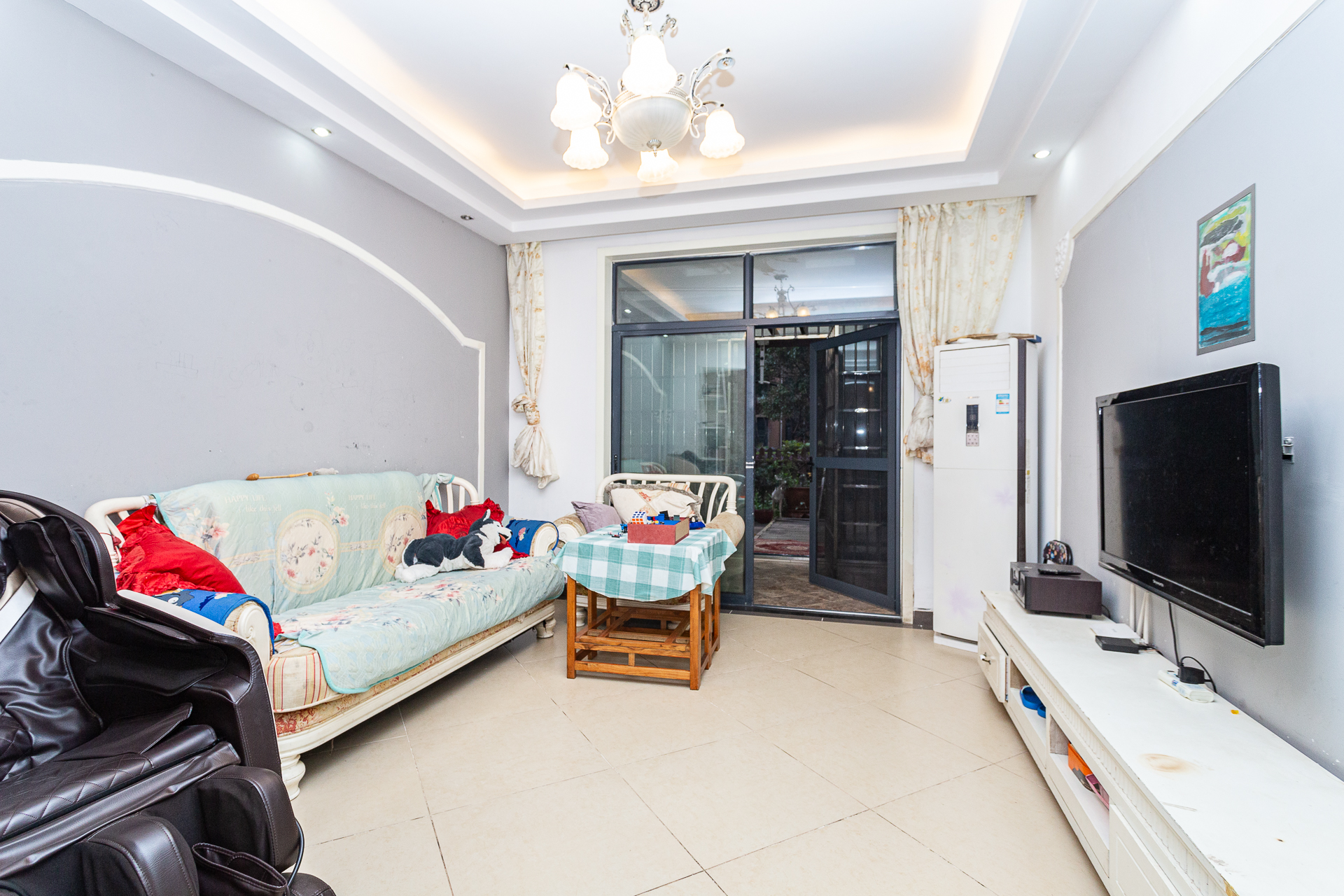 珠江东方明珠(新地东方明珠)一二期  2室2厅1卫    70.0万 珠江东方明珠(新地东方明珠)一二期  2室2厅1卫    70.0万客厅