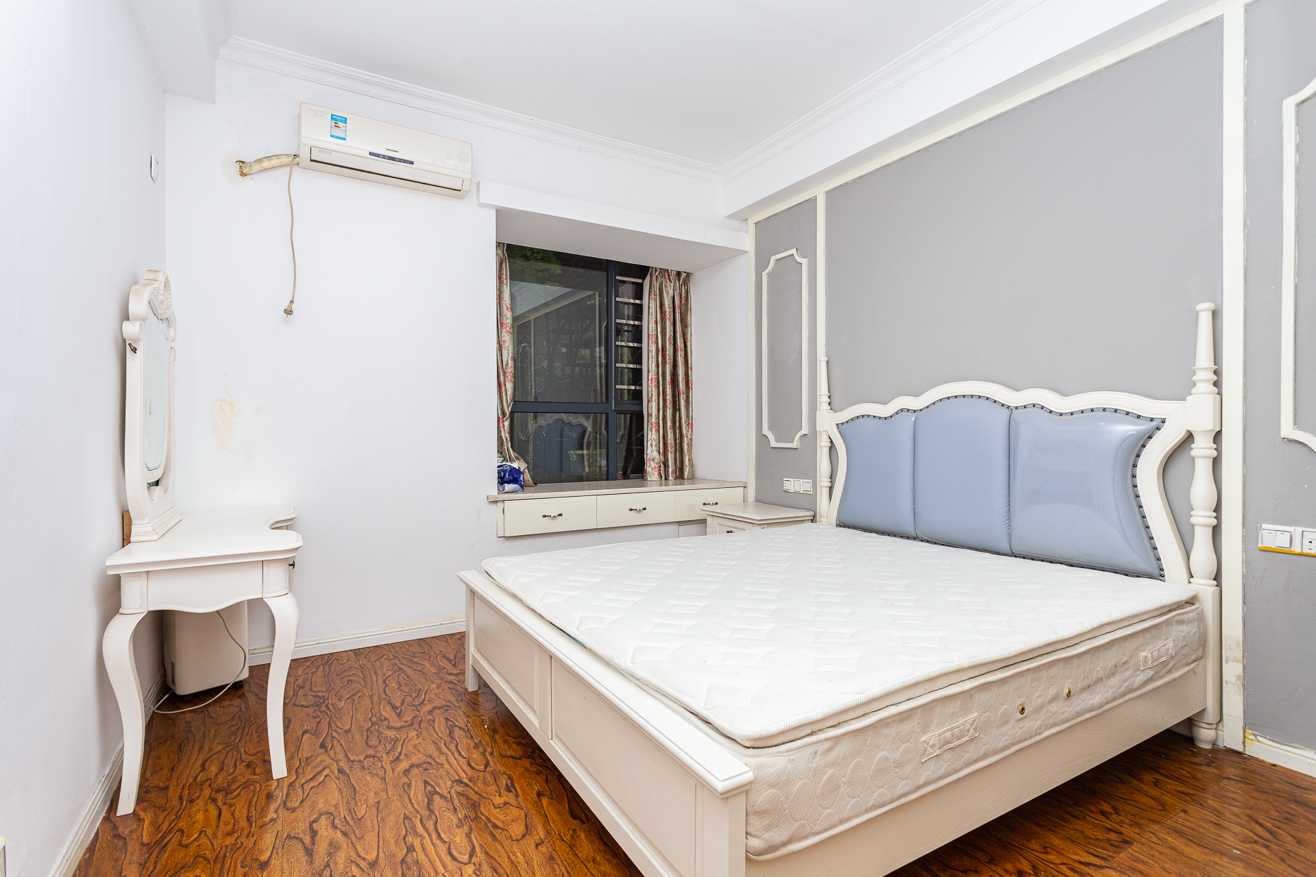 珠江东方明珠(新地东方明珠)一二期  2室2厅1卫    70.0万 珠江东方明珠(新地东方明珠)一二期  2室2厅1卫    70.0万卧室