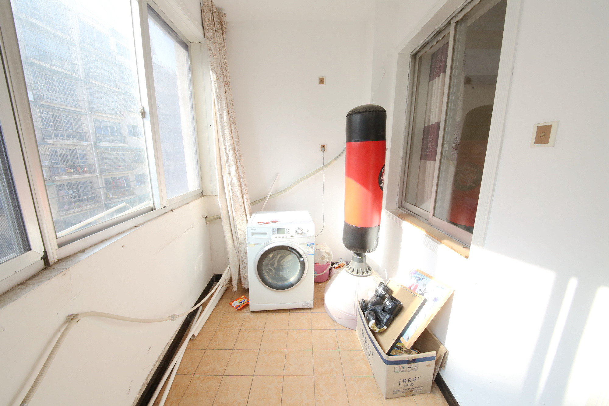 和光公寓  3室2厅2卫   77.00万阳台