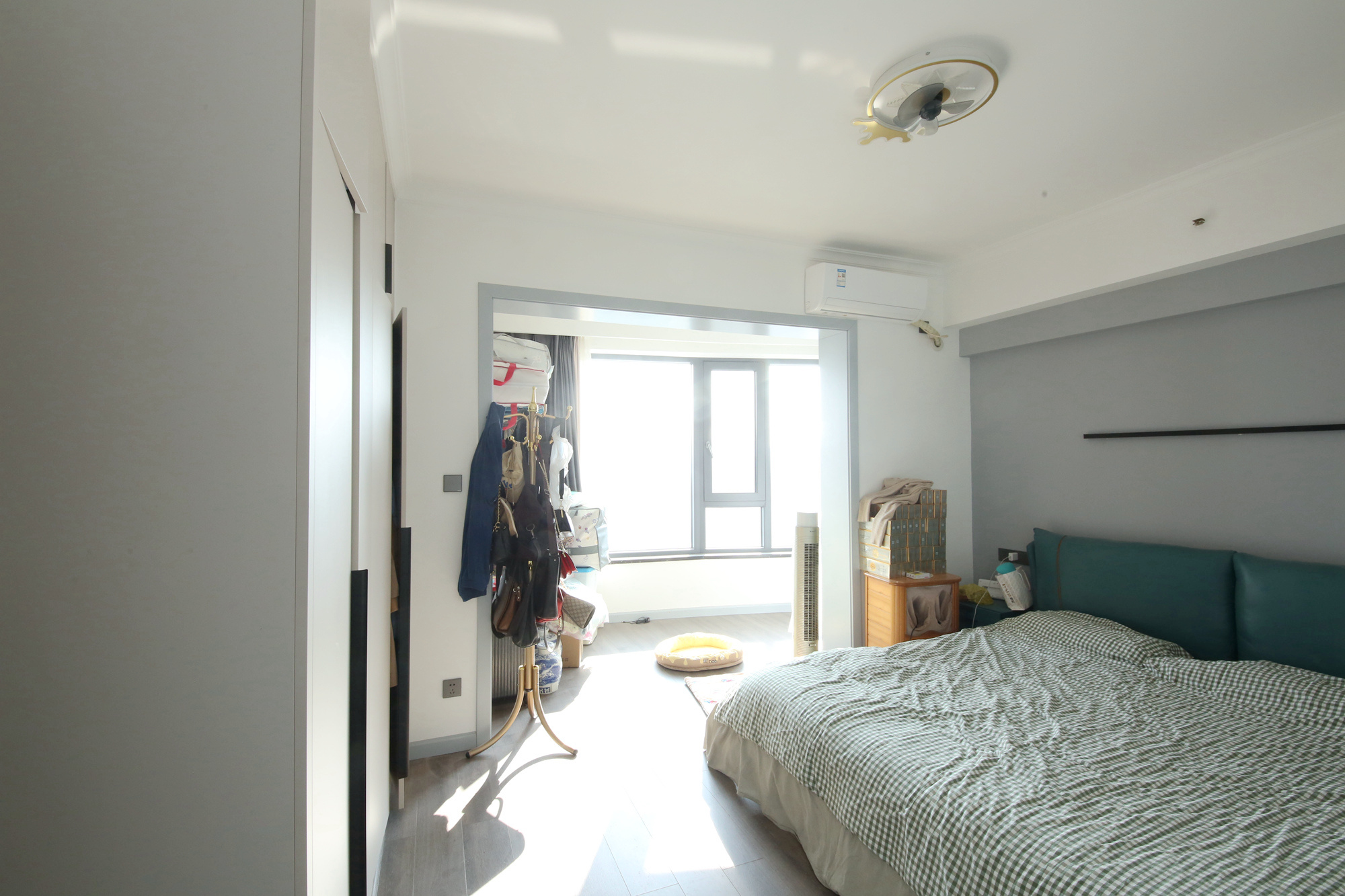 日出东方  3室1厅1卫   55.00万卧室
