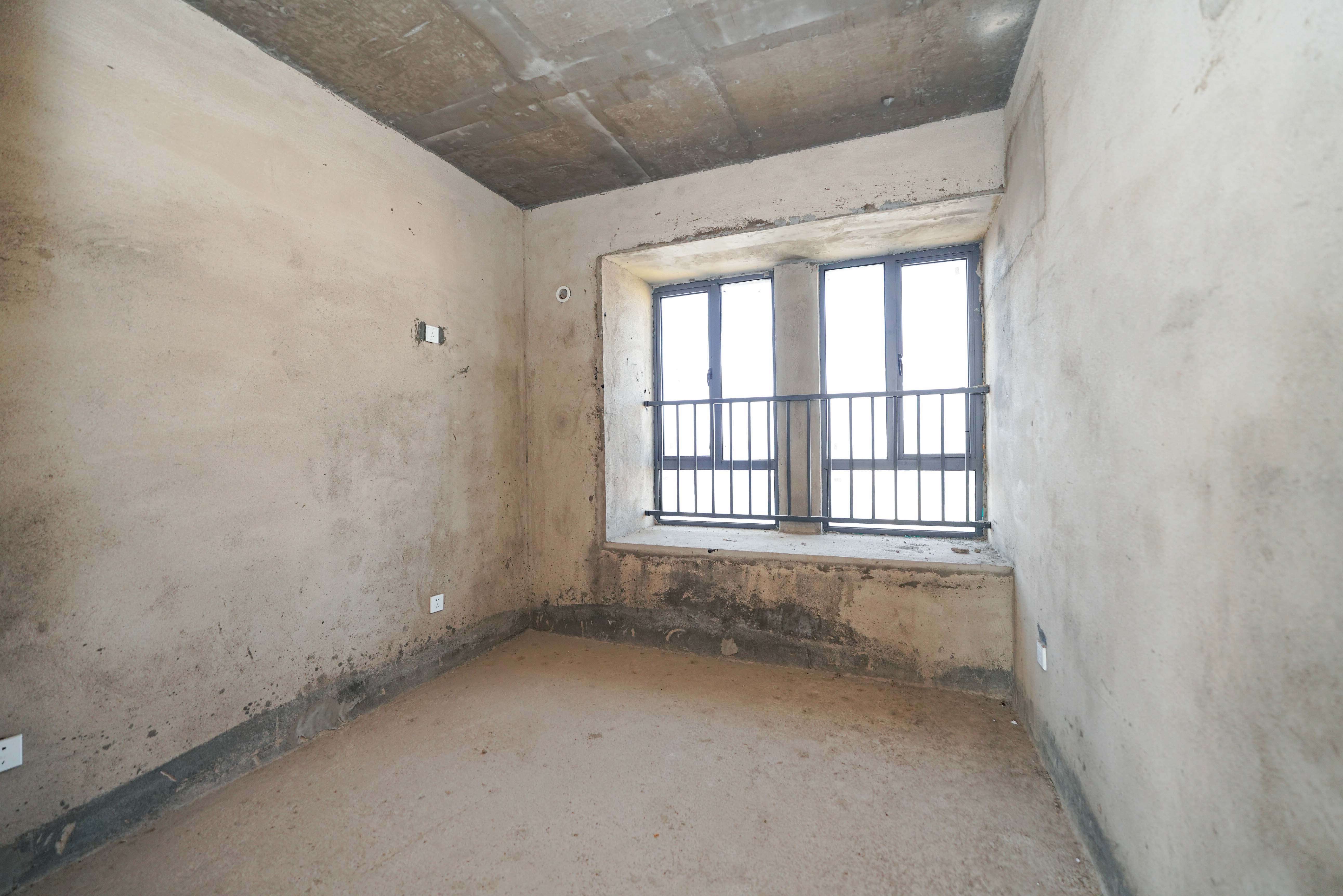 西湖鸿运佳苑 3室2厅2卫 81.0万 西湖鸿运佳苑 3室2厅2卫 81.0万卧室