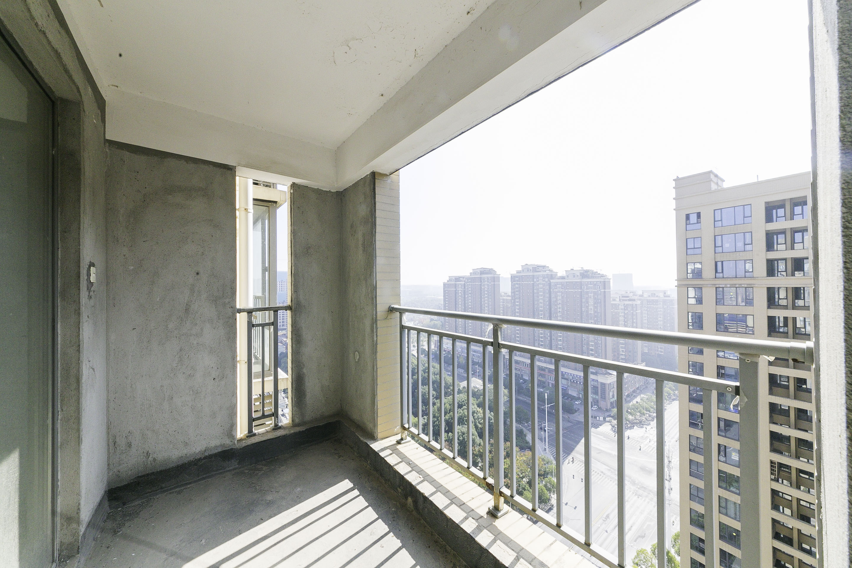 鑫远御文台一期  2室2厅1卫   98.00万阳台