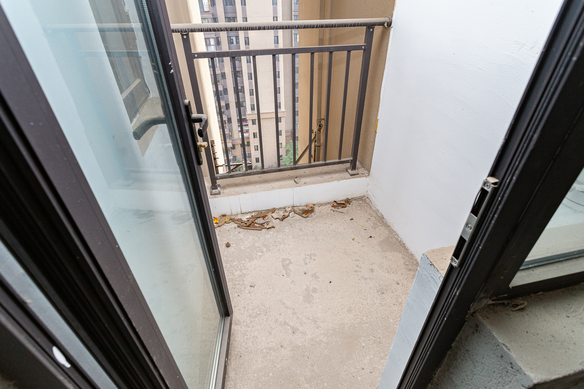 勤诚达境界城 4室2厅2卫 119.8万 勤诚达境界城 4室2厅2卫 119.8万阳台