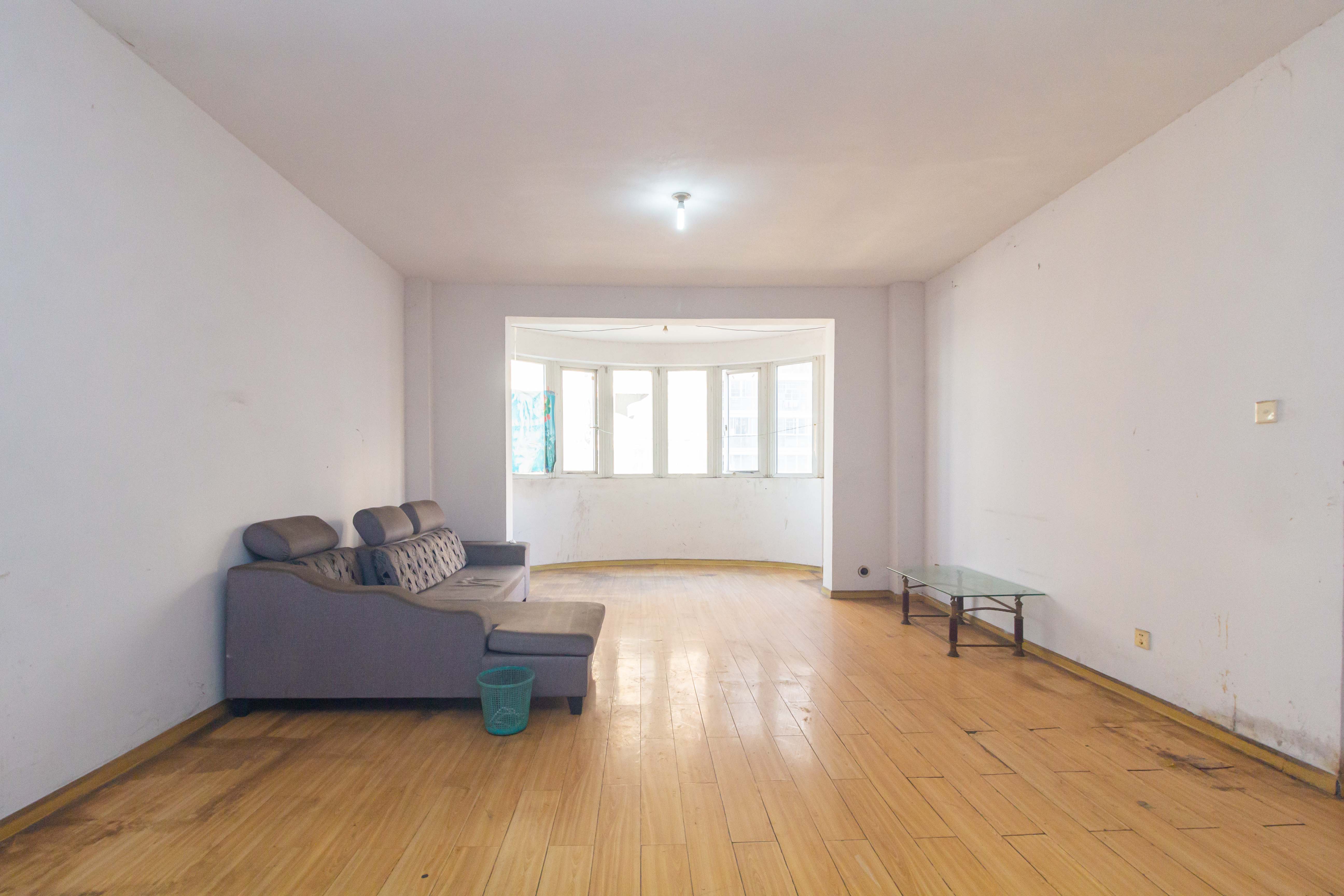 星城国际 3室2厅1卫 61.8万 星城国际 3室2厅1卫 61.8万客厅