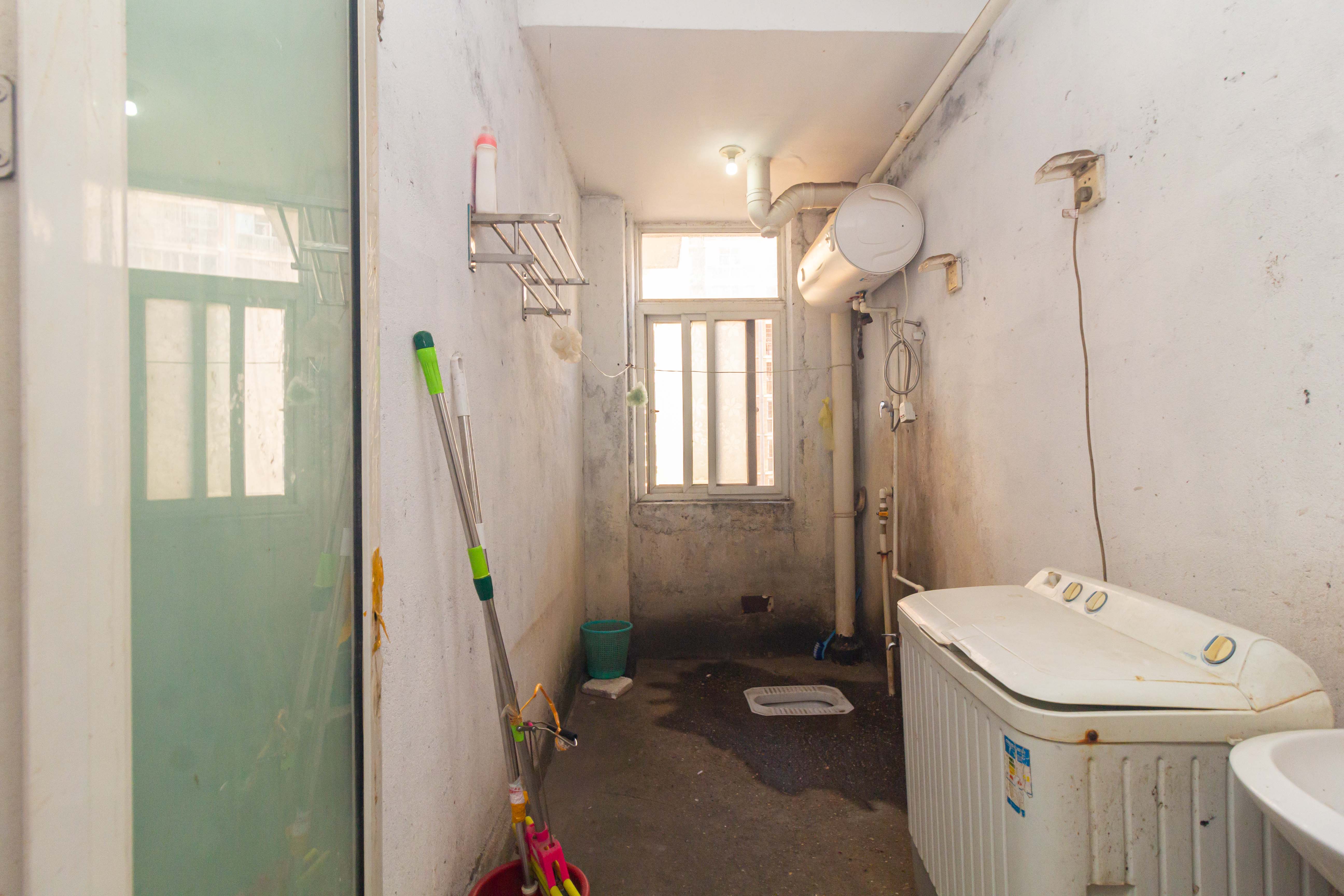 星城国际 3室2厅1卫 61.8万 星城国际 3室2厅1卫 61.8万卫生间