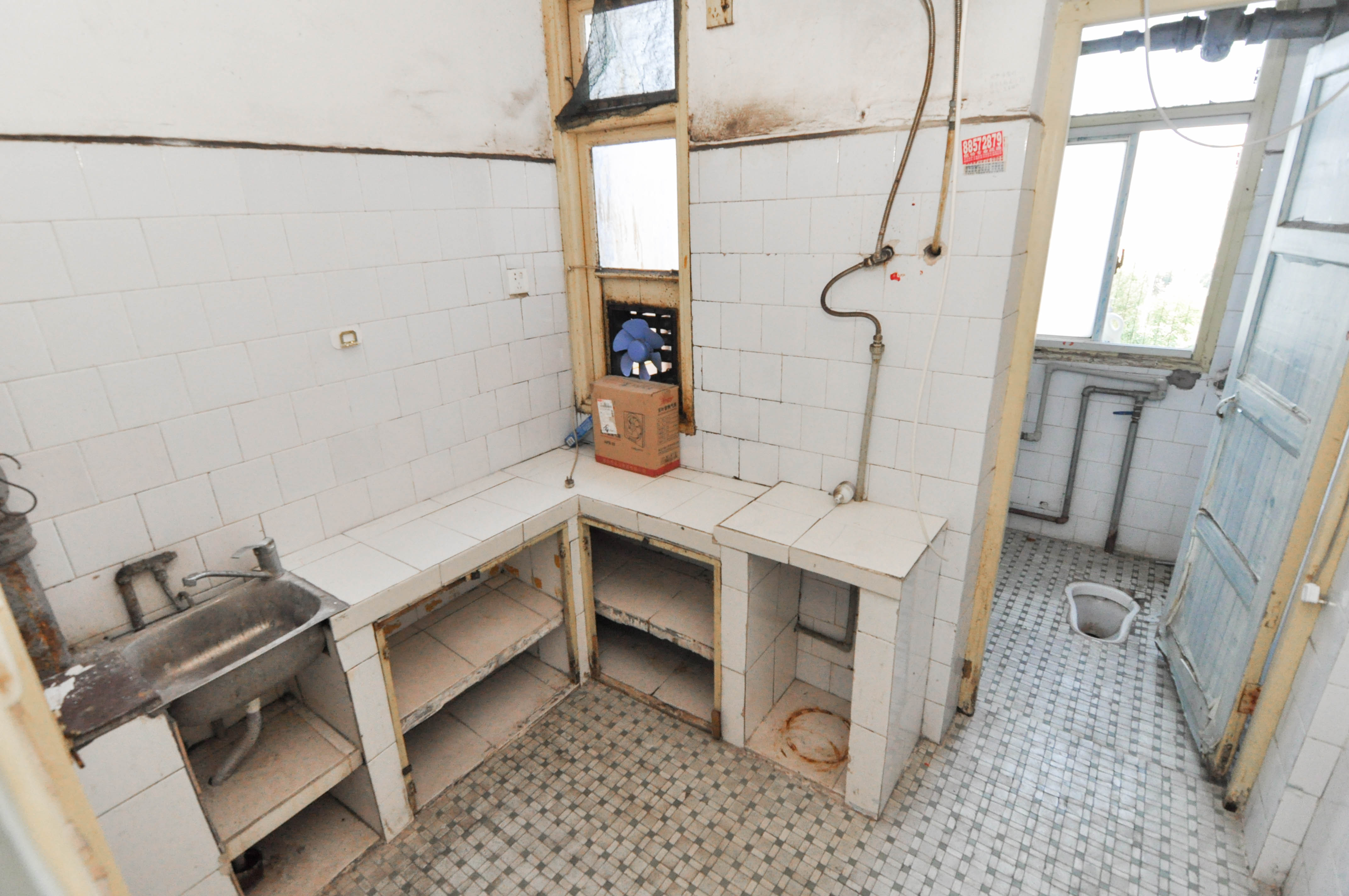 荷叶塘小区（岳麓区）  3室2厅1卫   65.00万厨房