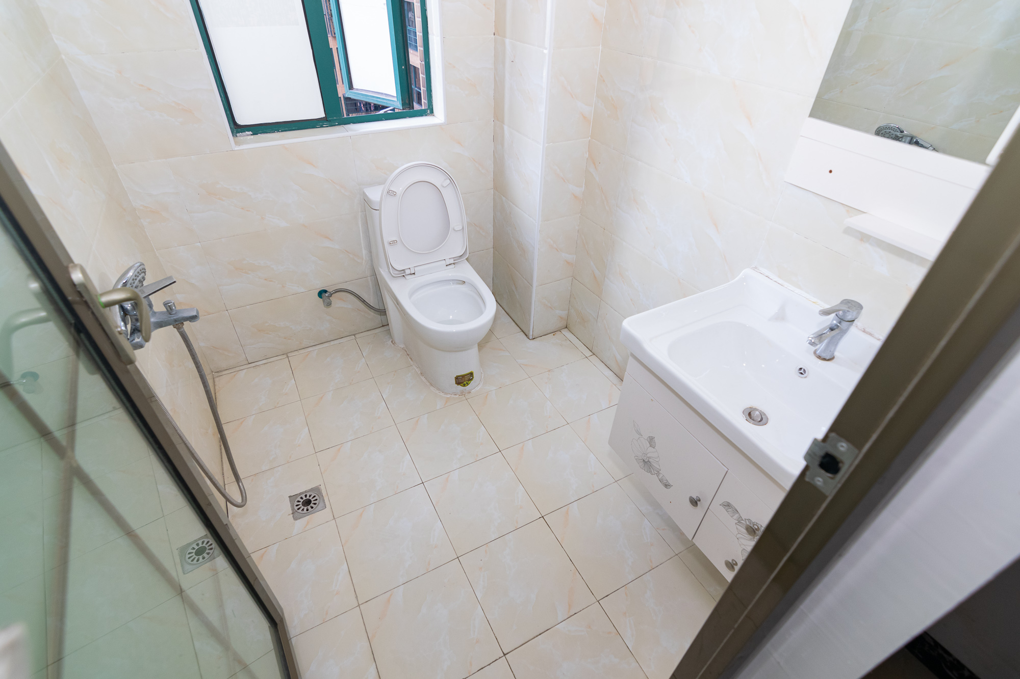 才子城 3室2厅1卫 46.8万 才子城 3室2厅1卫 46.8万卫生间