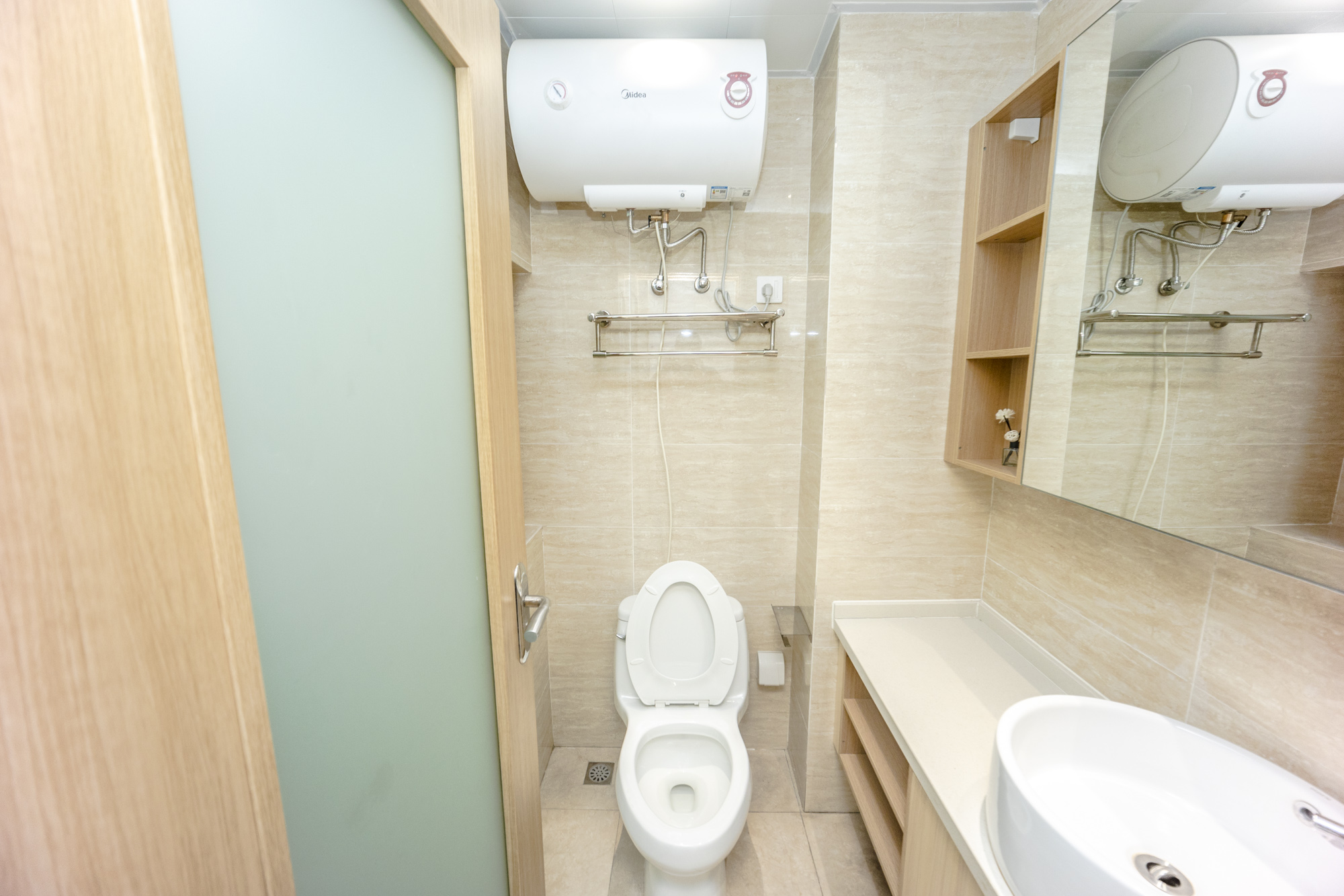 万润时光里 1室1厅1卫 36.8万 万润时光里 1室1厅1卫 36.8万卫生间