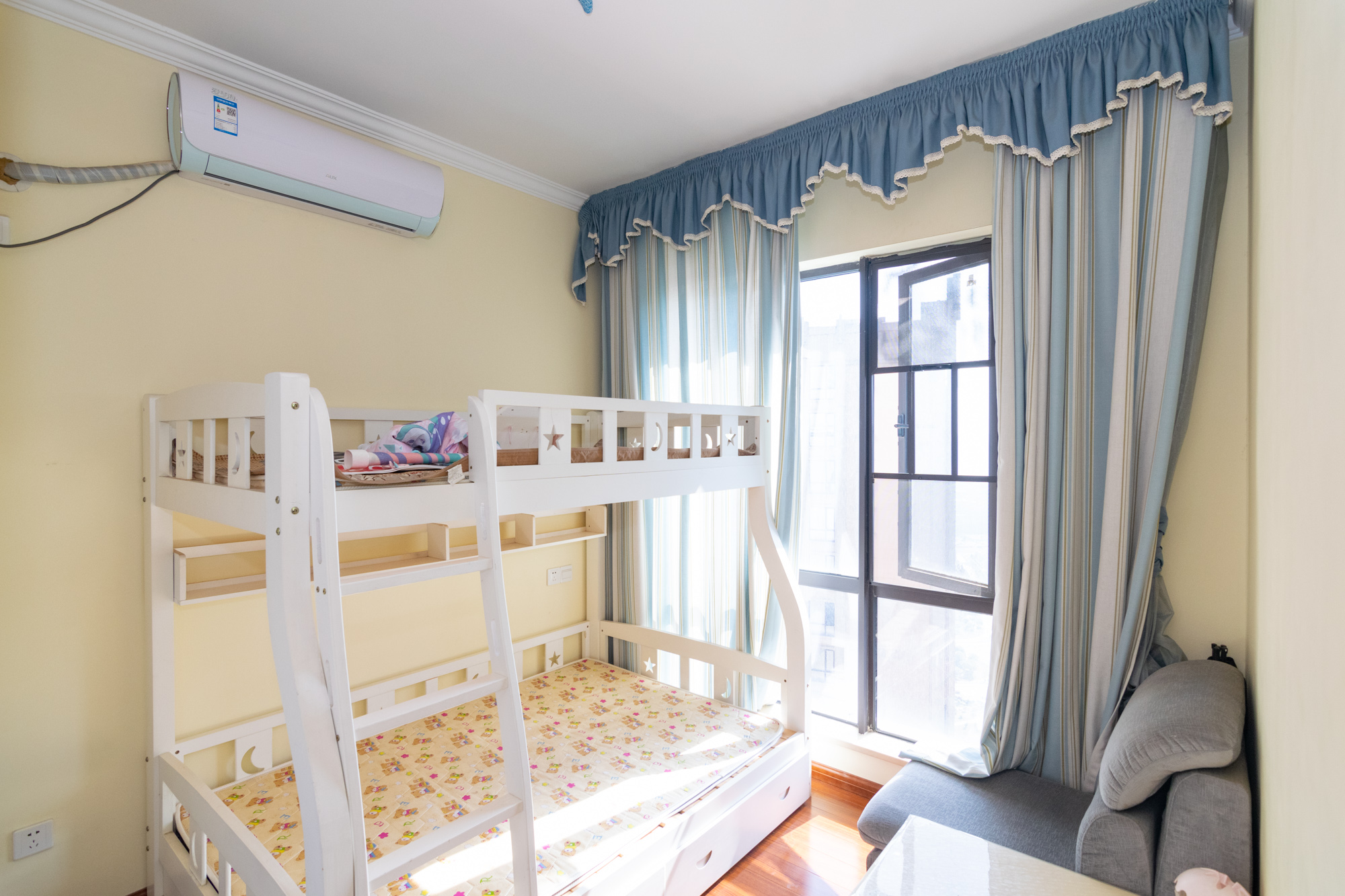 长燃新奥佳园 2室2厅1卫 79.0万 长燃新奥佳园 2室2厅1卫 79.0万卧室