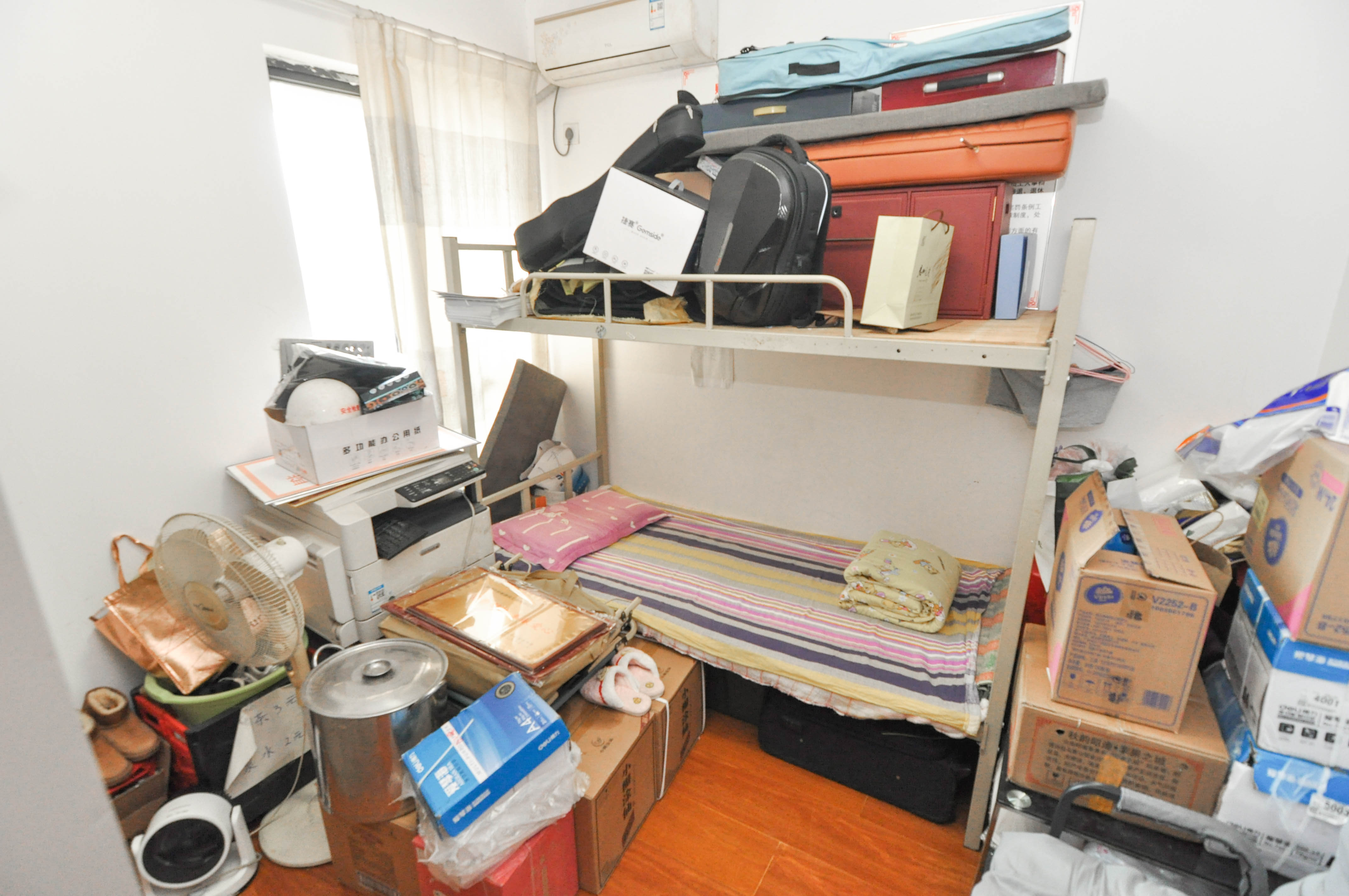 中海梅溪湖壹号  3室2厅1卫   170.00万卧室