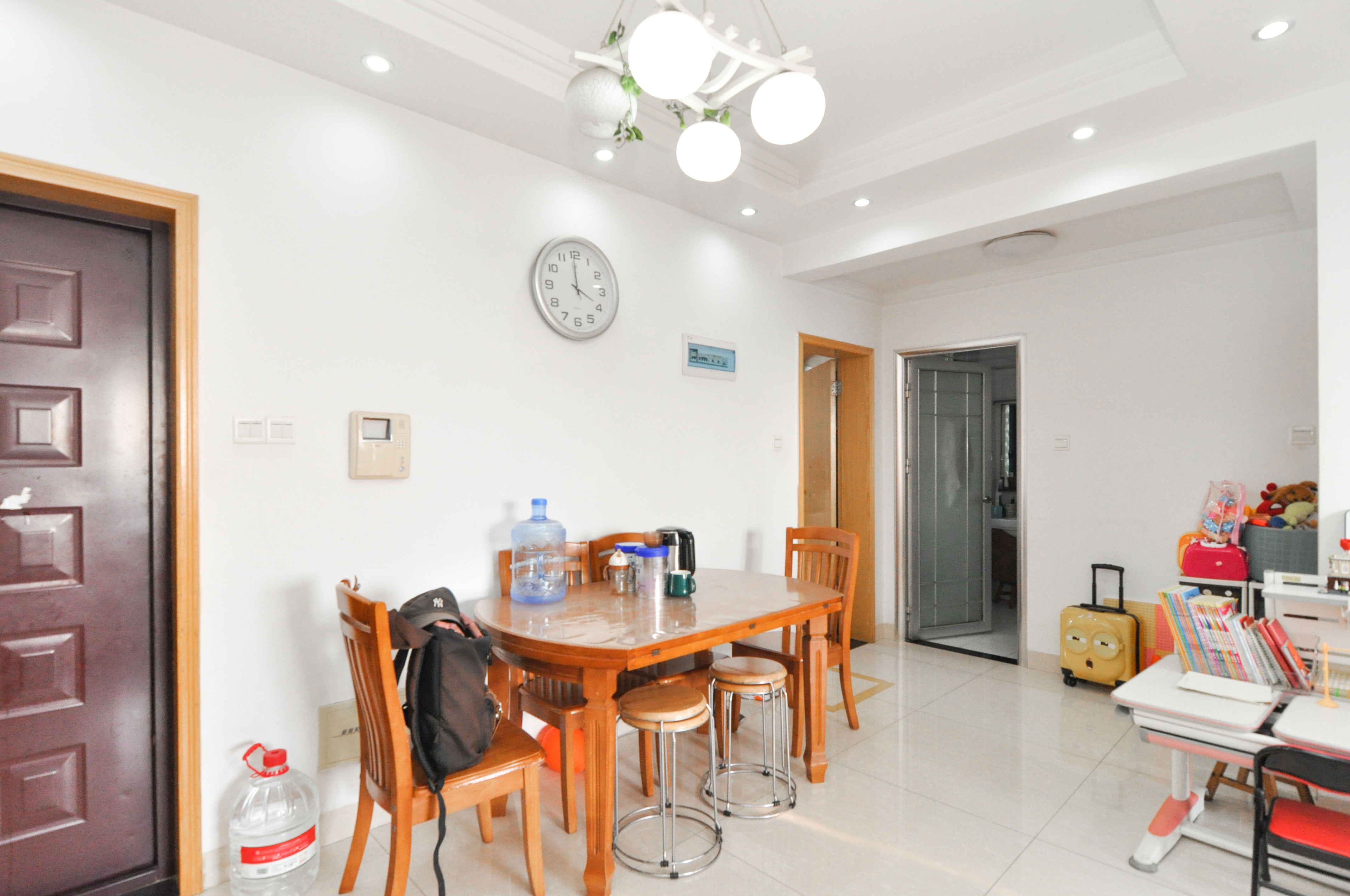 海林馨香雅苑  2室2厅1卫    86.0万 海林馨香雅苑  2室2厅1卫    86.0万卧室