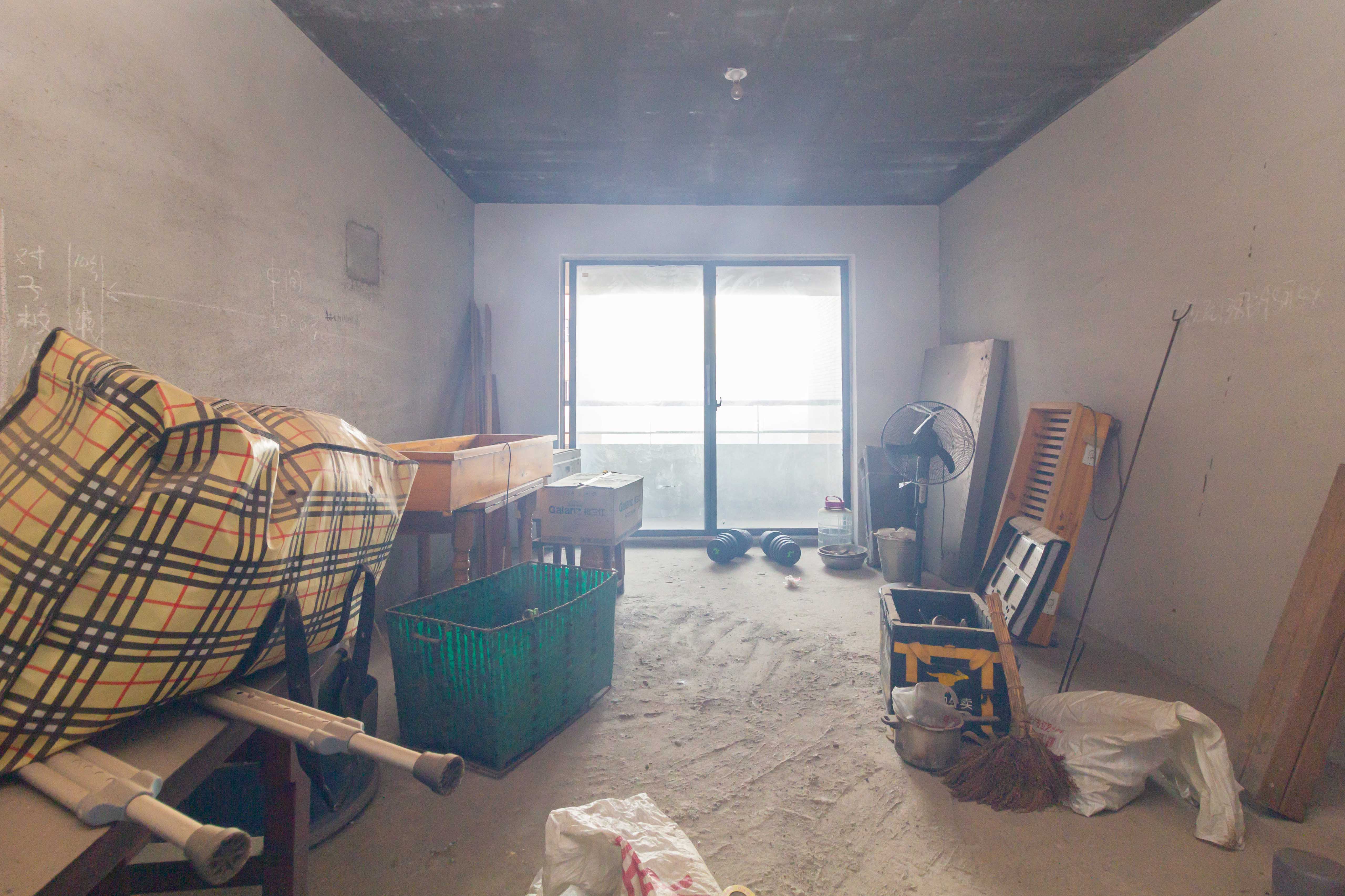 辉宏橄榄城  4室2厅2卫    85.0万 辉宏橄榄城  4室2厅2卫    85.0万客厅