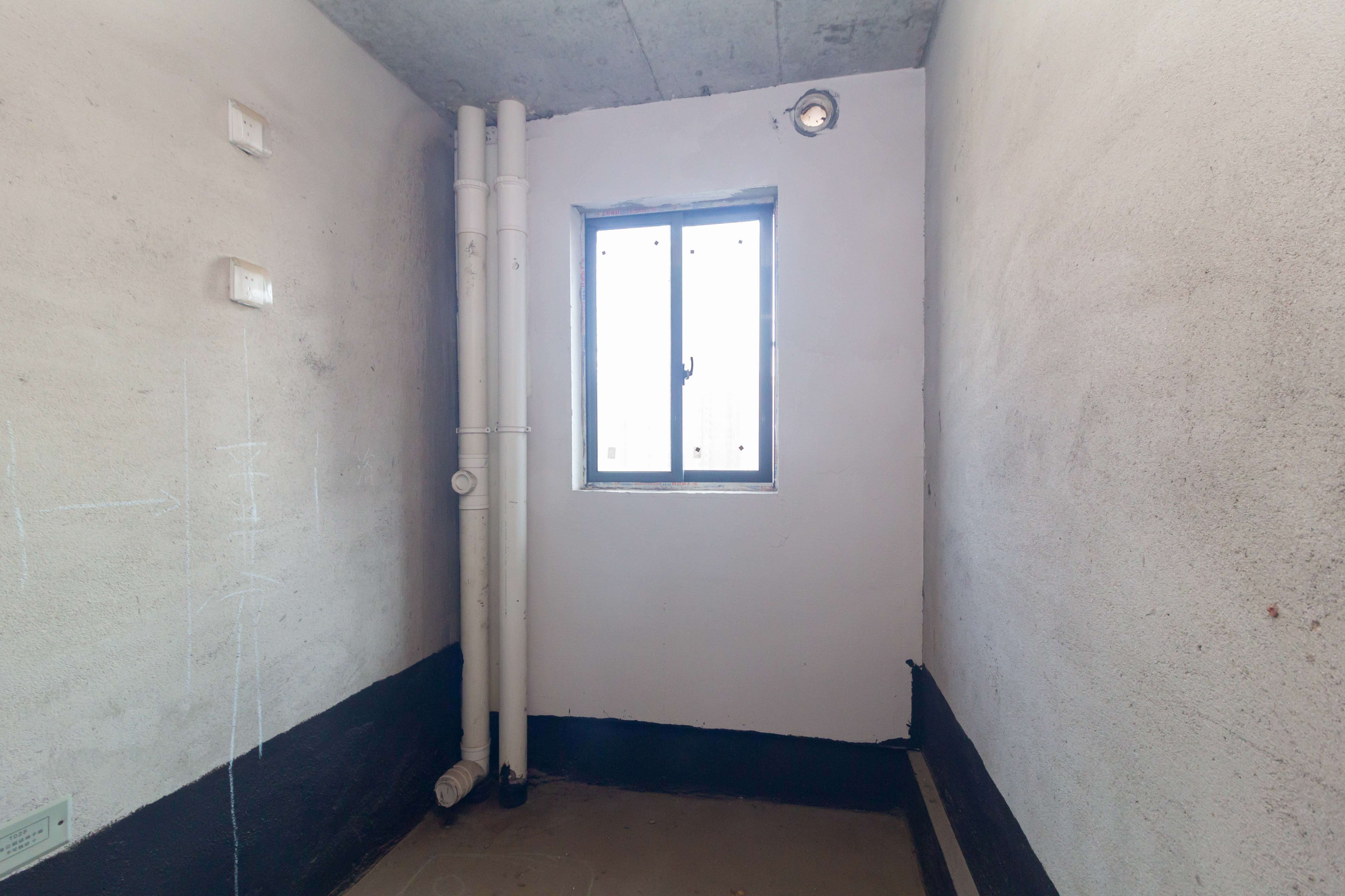 辉宏橄榄城  4室2厅2卫    85.0万 辉宏橄榄城  4室2厅2卫    85.0万卫生间