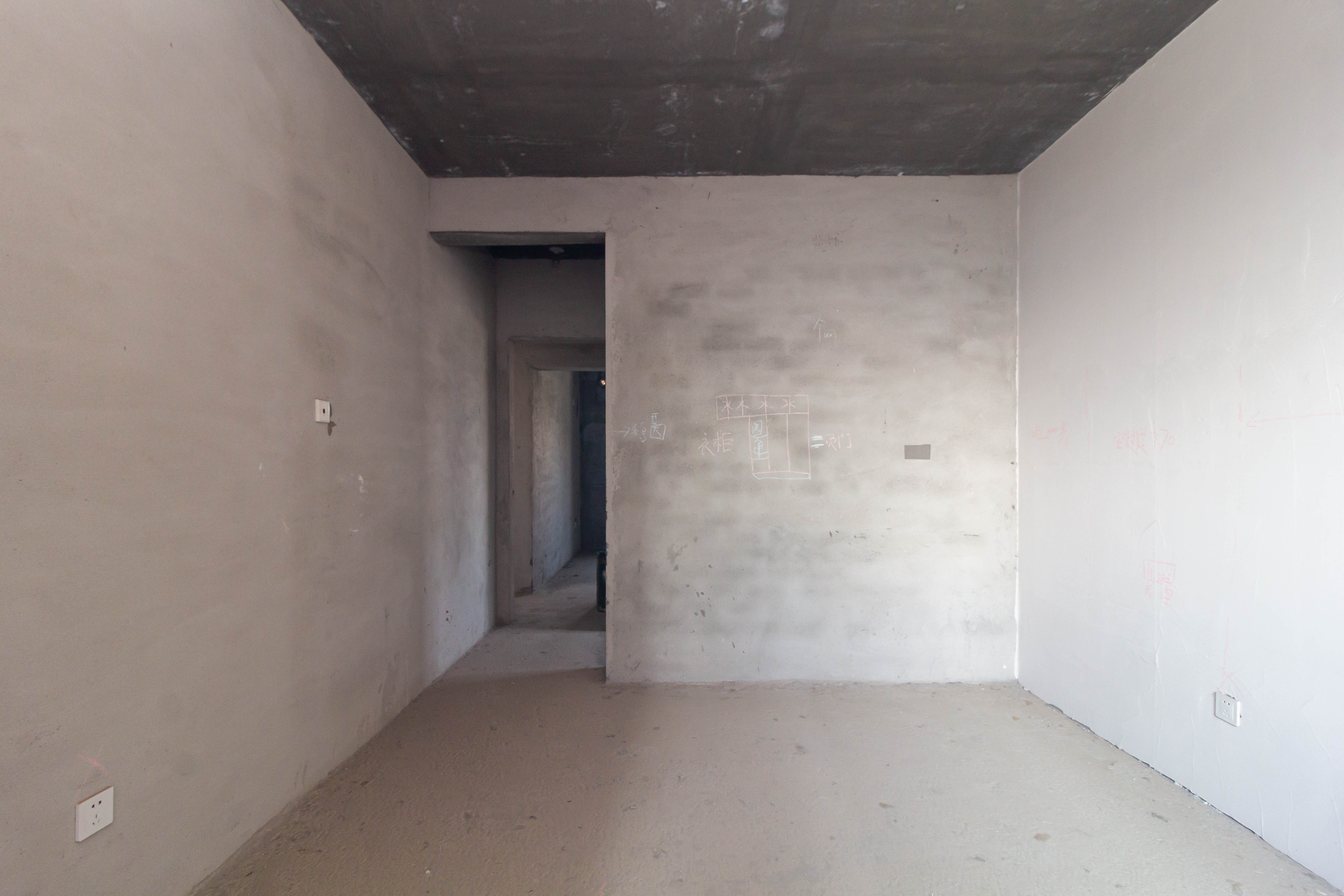 辉宏橄榄城  4室2厅2卫    85.0万 辉宏橄榄城  4室2厅2卫    85.0万卧室