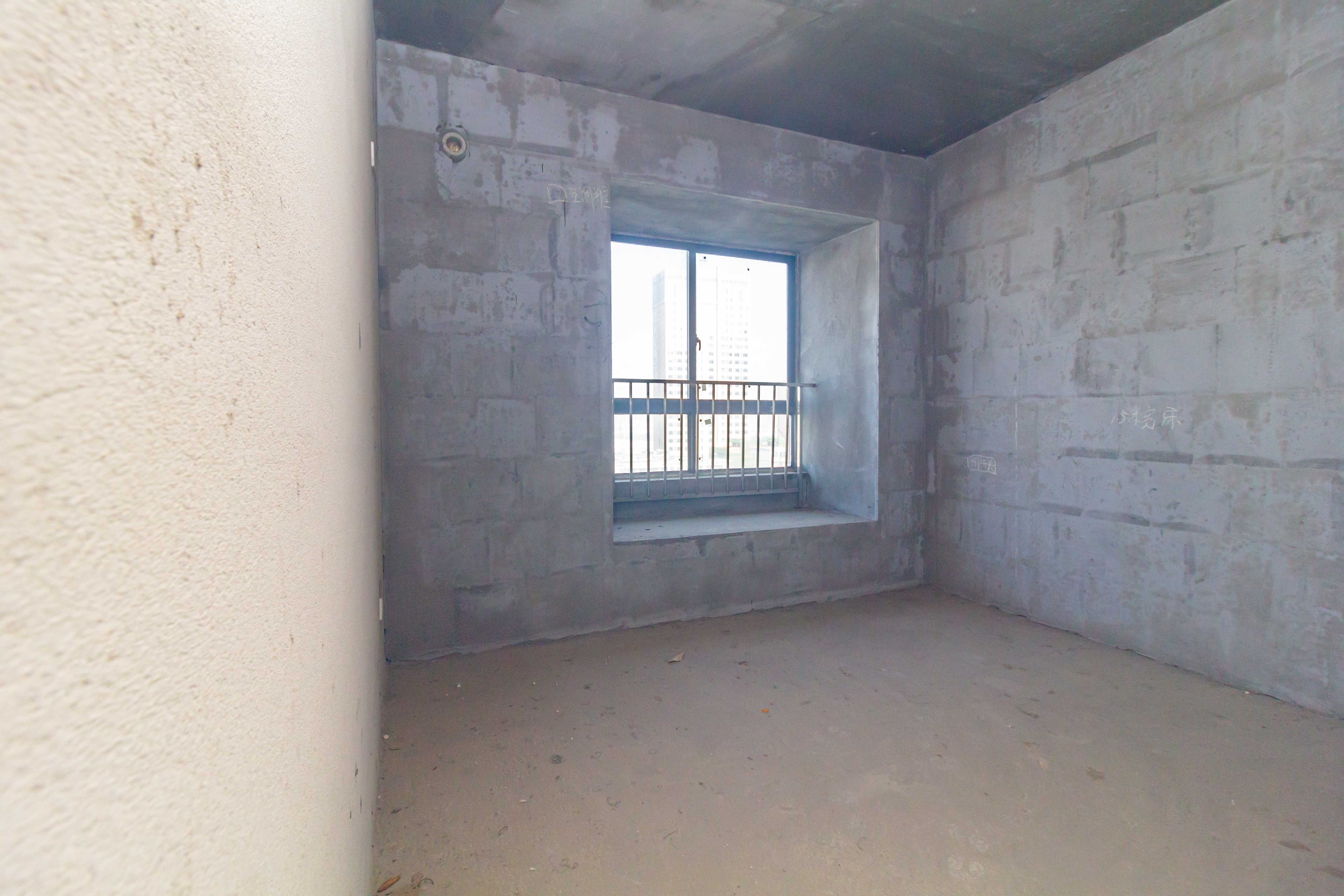 辉宏橄榄城  4室2厅2卫    85.0万 辉宏橄榄城  4室2厅2卫    85.0万卧室