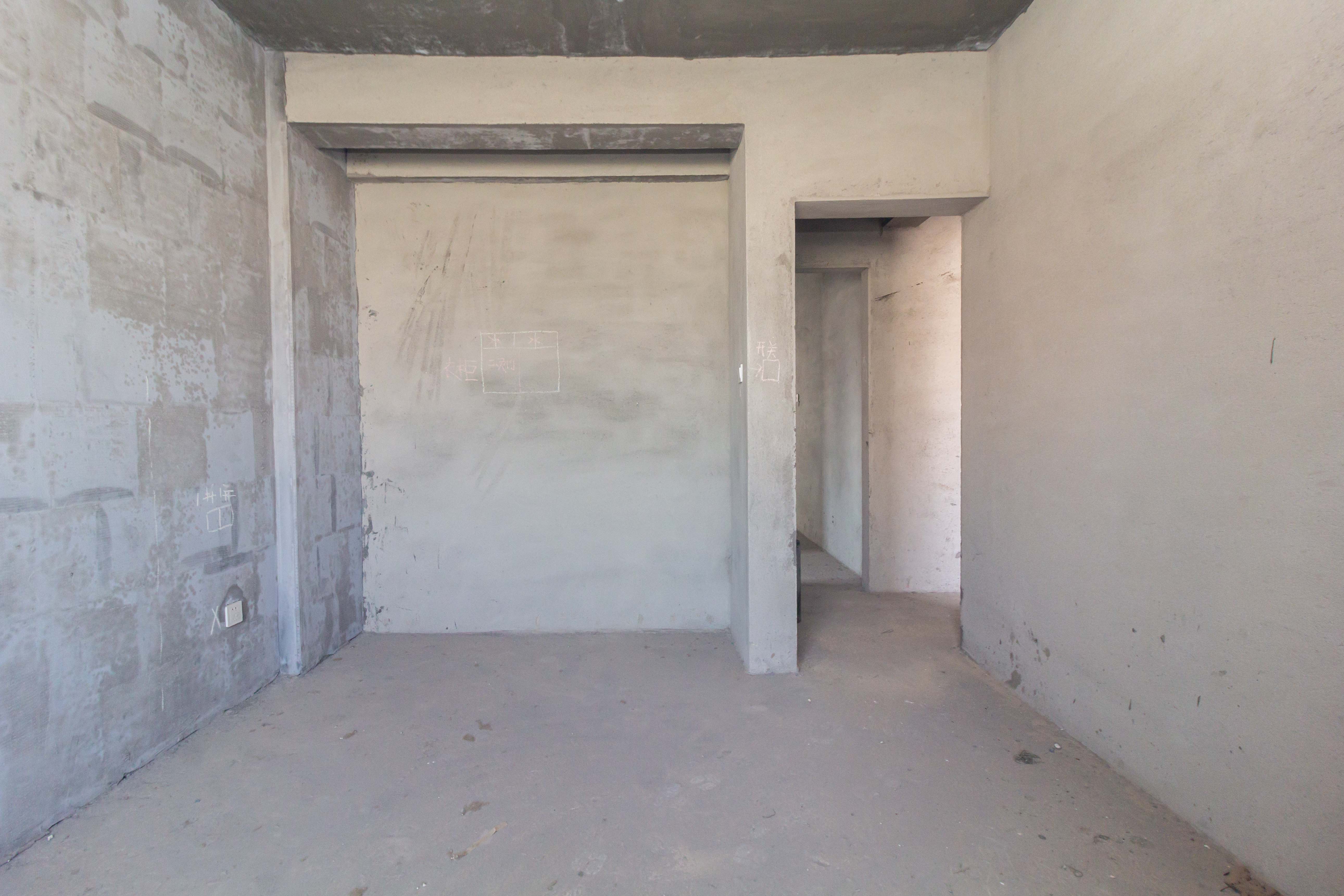 辉宏橄榄城  4室2厅2卫    85.0万 辉宏橄榄城  4室2厅2卫    85.0万卧室