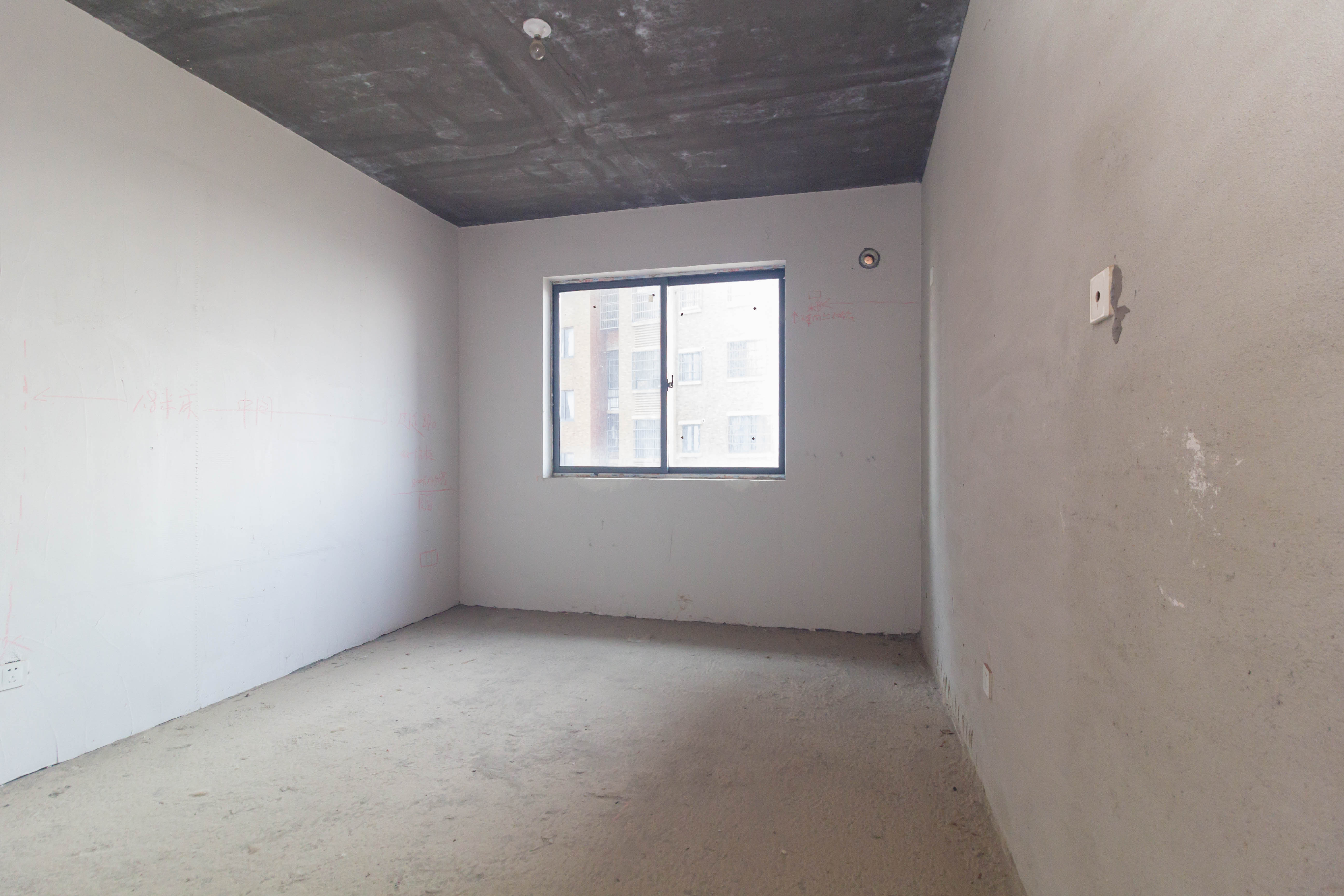 辉宏橄榄城  4室2厅2卫    85.0万 辉宏橄榄城  4室2厅2卫    85.0万卧室