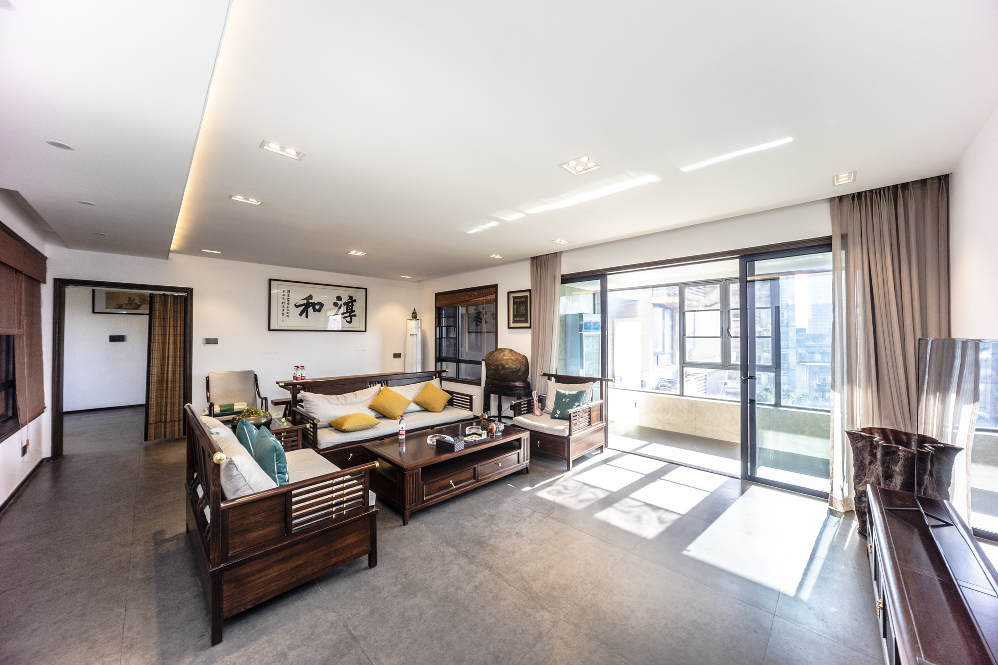 荣悦台  4室2厅2卫    270.0万客厅