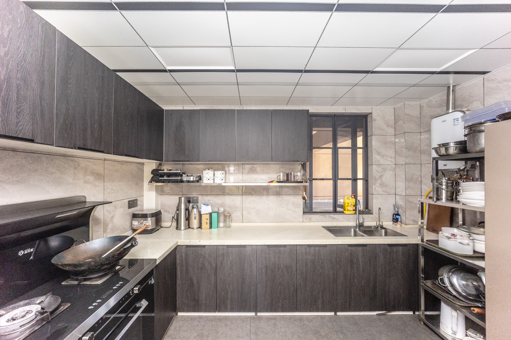 荣悦台  4室2厅2卫    270.0万厨房