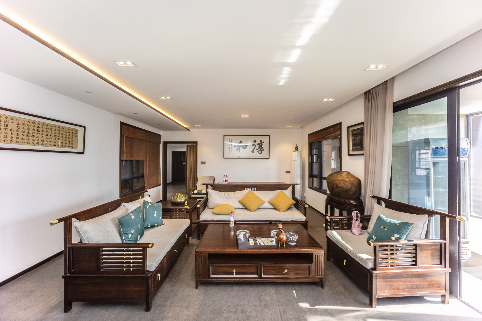 荣悦台  4室2厅2卫    270.0万客厅