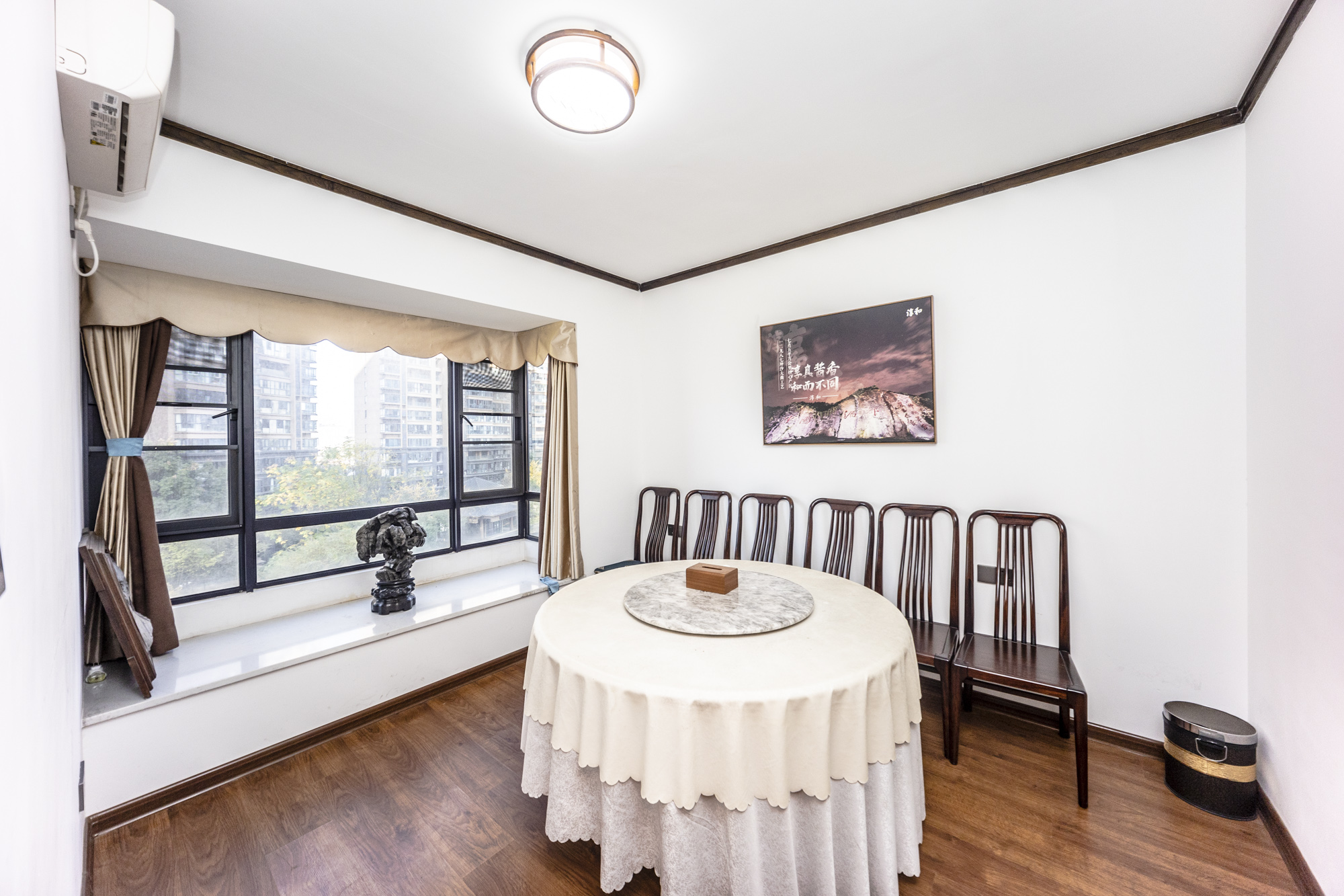 荣悦台  4室2厅2卫    270.0万卧室