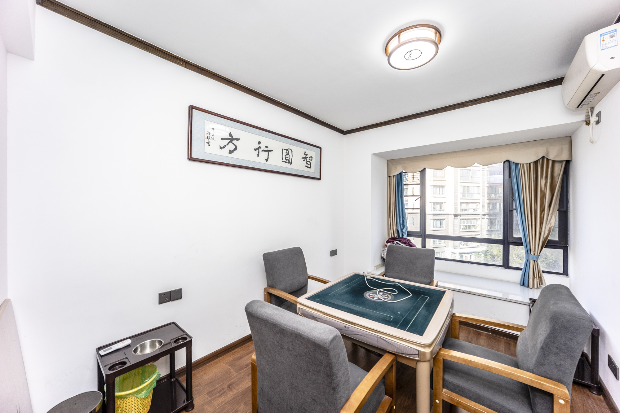 荣悦台  4室2厅2卫    270.0万卧室