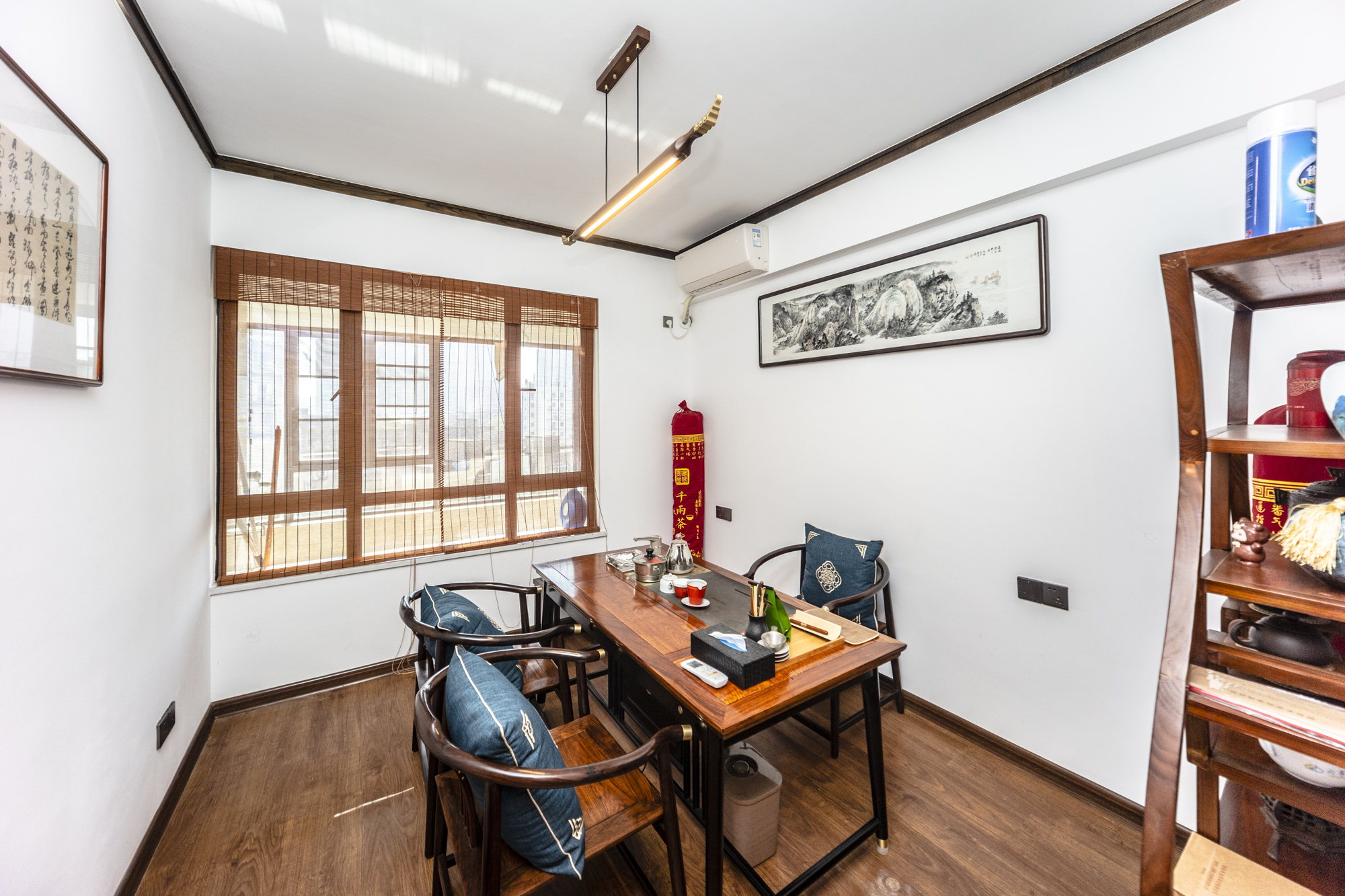 荣悦台  4室2厅2卫    270.0万卧室