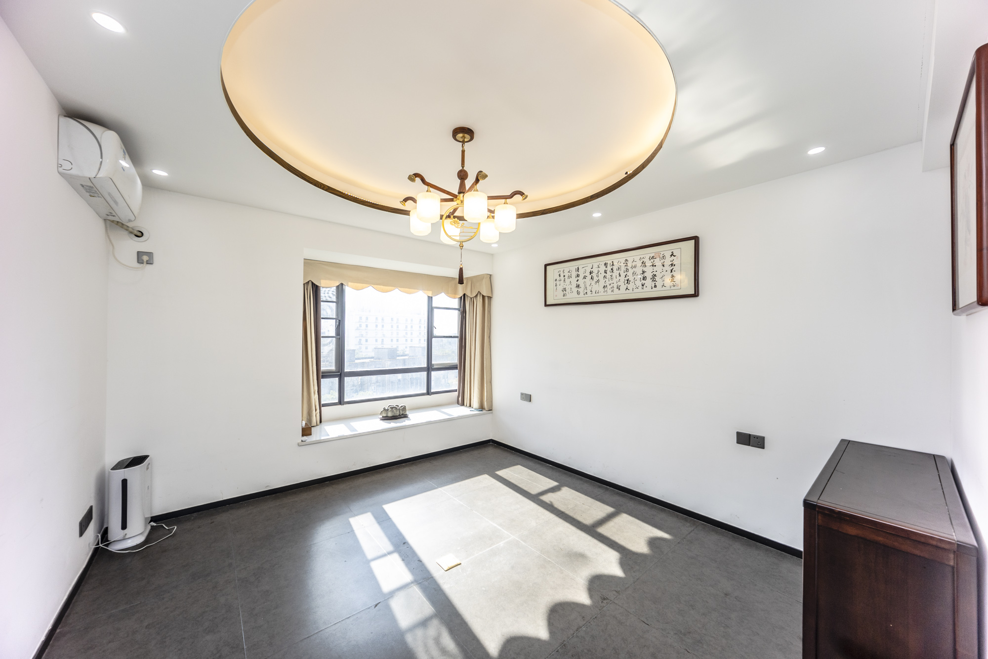 荣悦台  4室2厅2卫    270.0万卧室