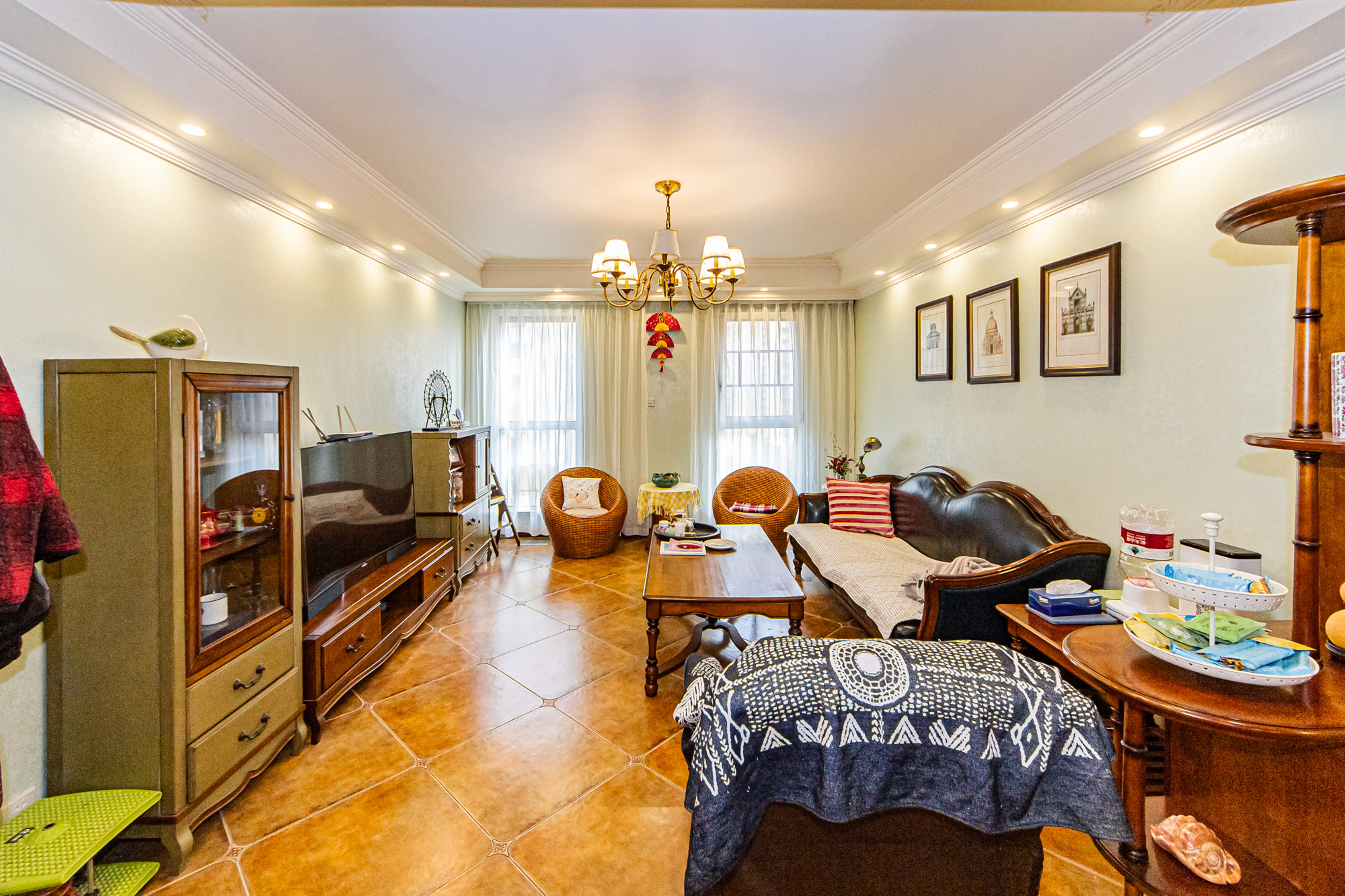 万国城(当代满庭春MOMA)三期 3室2厅2卫 188.0万 万国城(当代满庭春MOMA)三期 3室2厅2卫 188.0万客厅